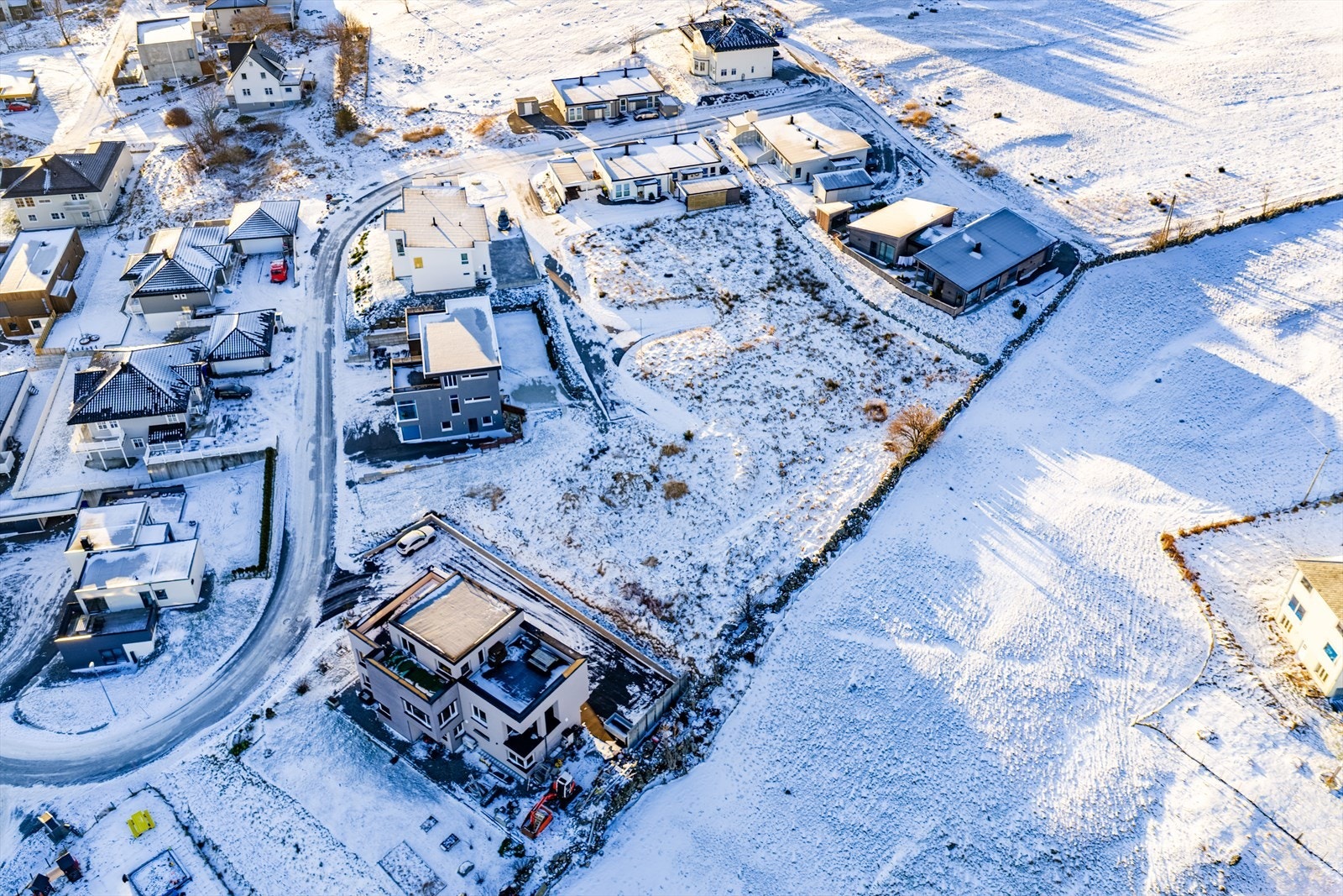 Svakt, skrånende, østvendt tomt i enden av blindgate Galleribilde