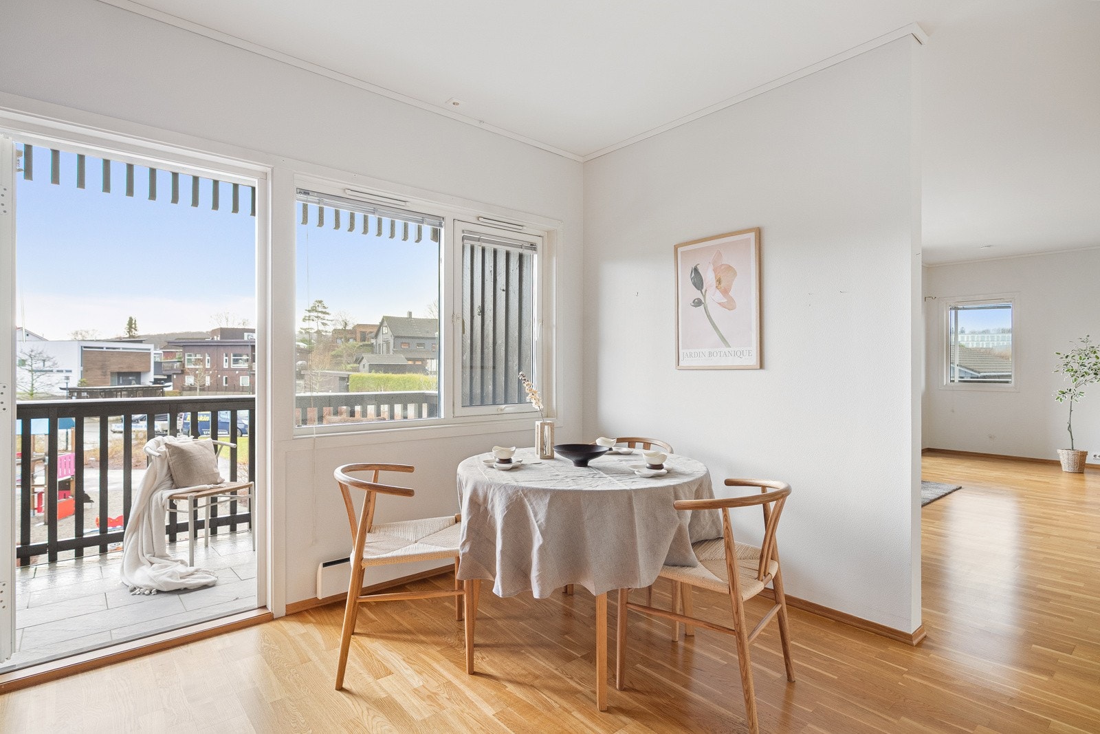 Fra kjøkkenet er det utgang til egen balkong. Galleribilde