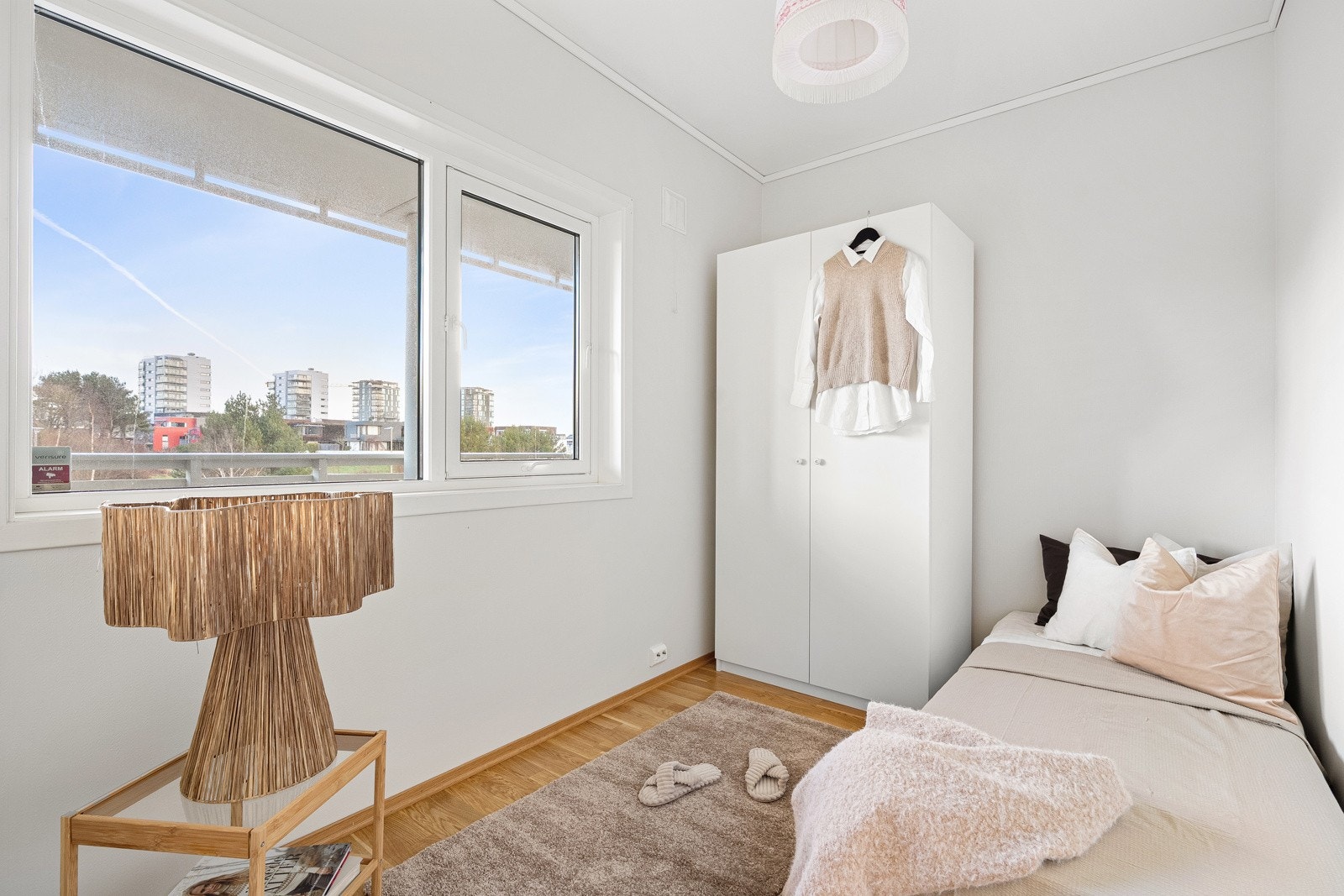 Det andre soverommet er av god størrelse og passer perfekt som gjesterom eller hjemmkontor. Galleribilde