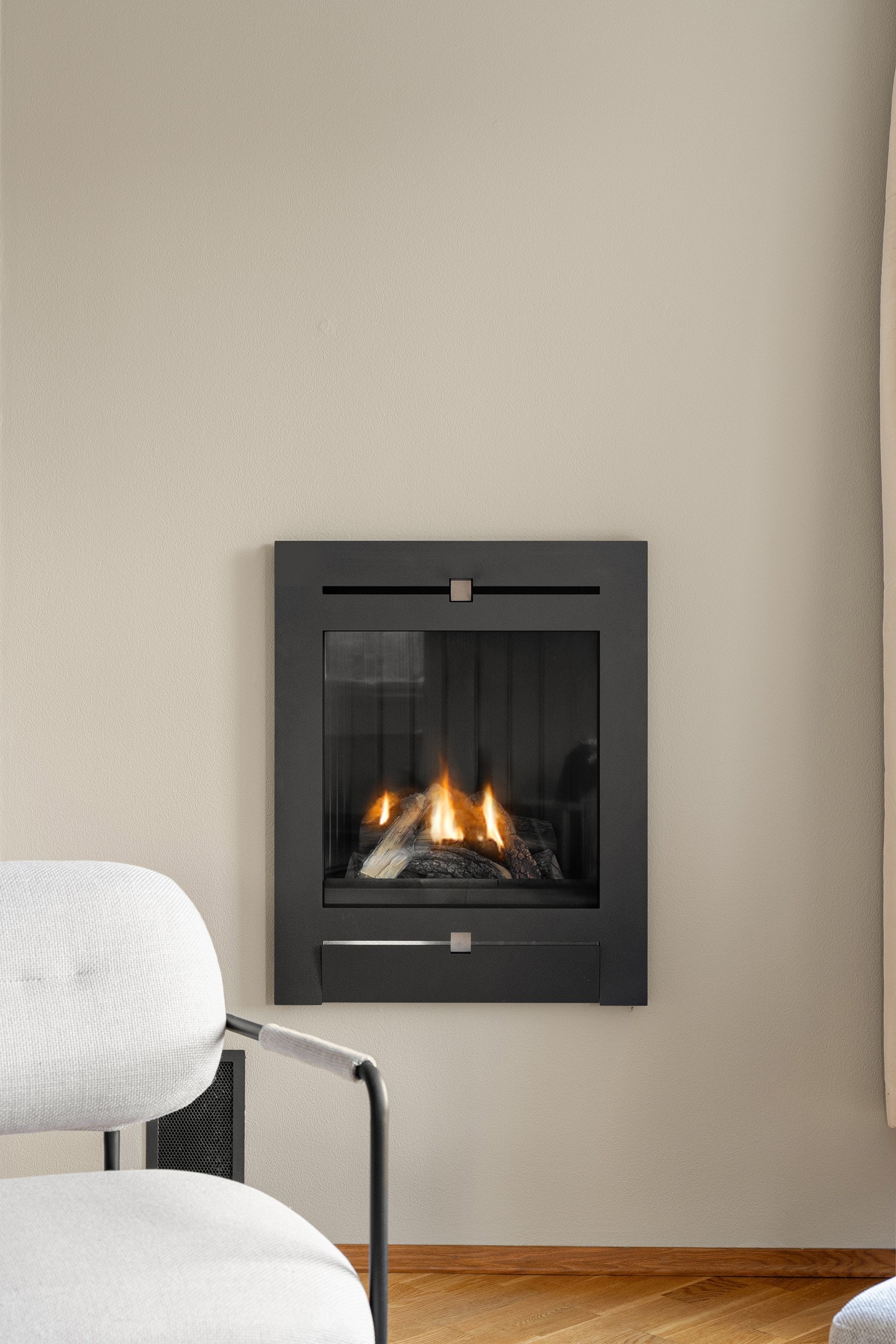 Stuen har peis perfekt for kalde vinterdager. Galleribilde