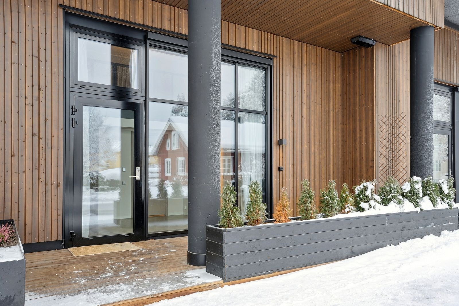 Privat markterrasse med gode møbleringsmuligheter Galleribilde