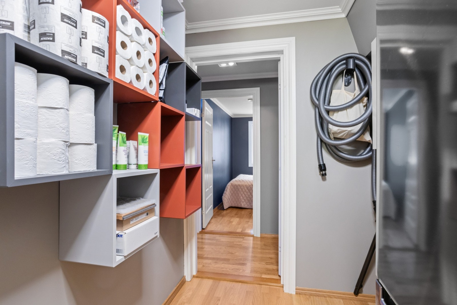 Sentralstøvsuger og balansert ventilasjons aggregatet er plasser i bod Galleribilde