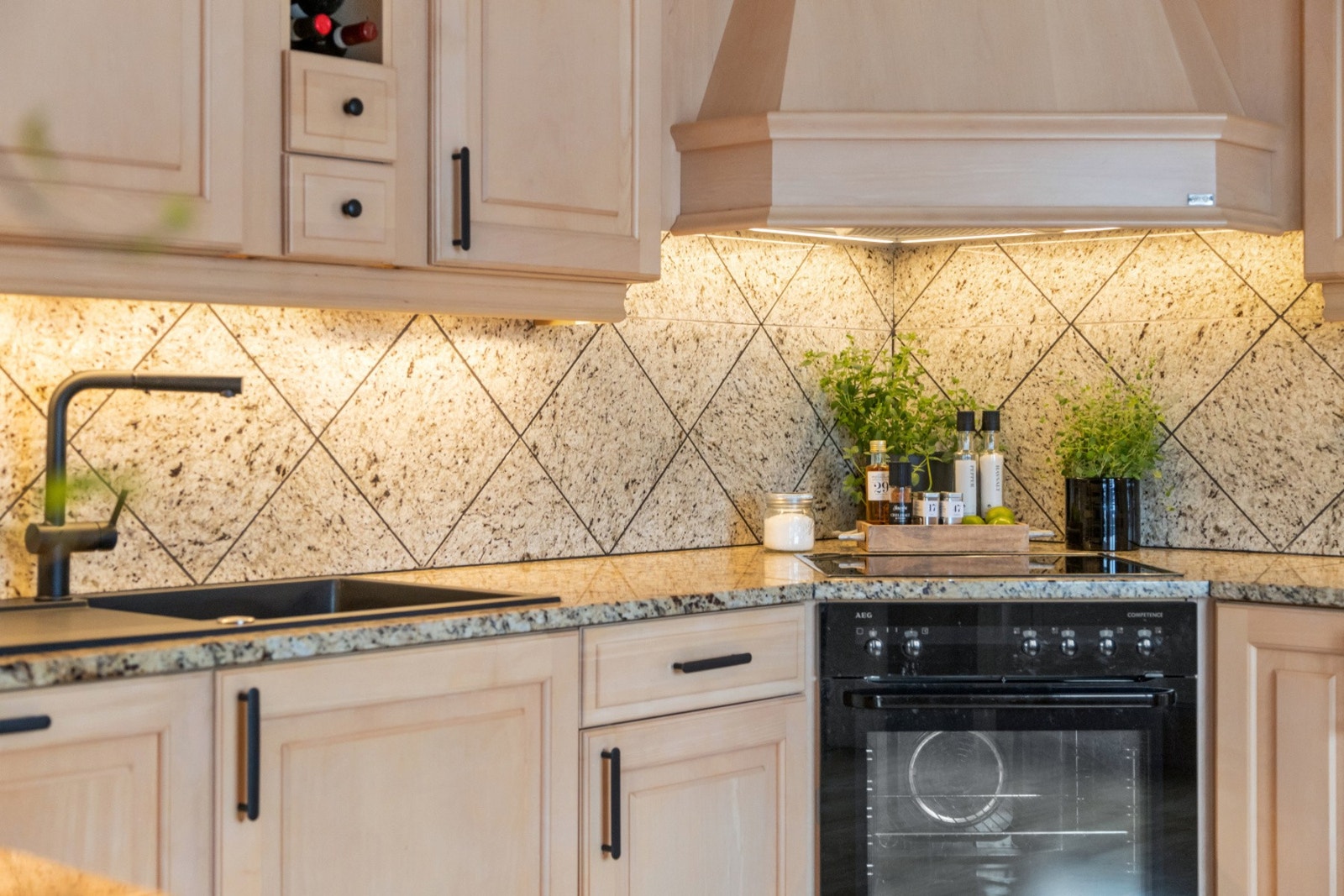 Masse skuffer, skap- og benkeplass Galleribilde