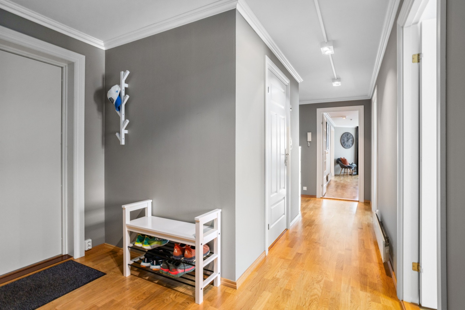 Soveromsgang med downlights Galleribilde