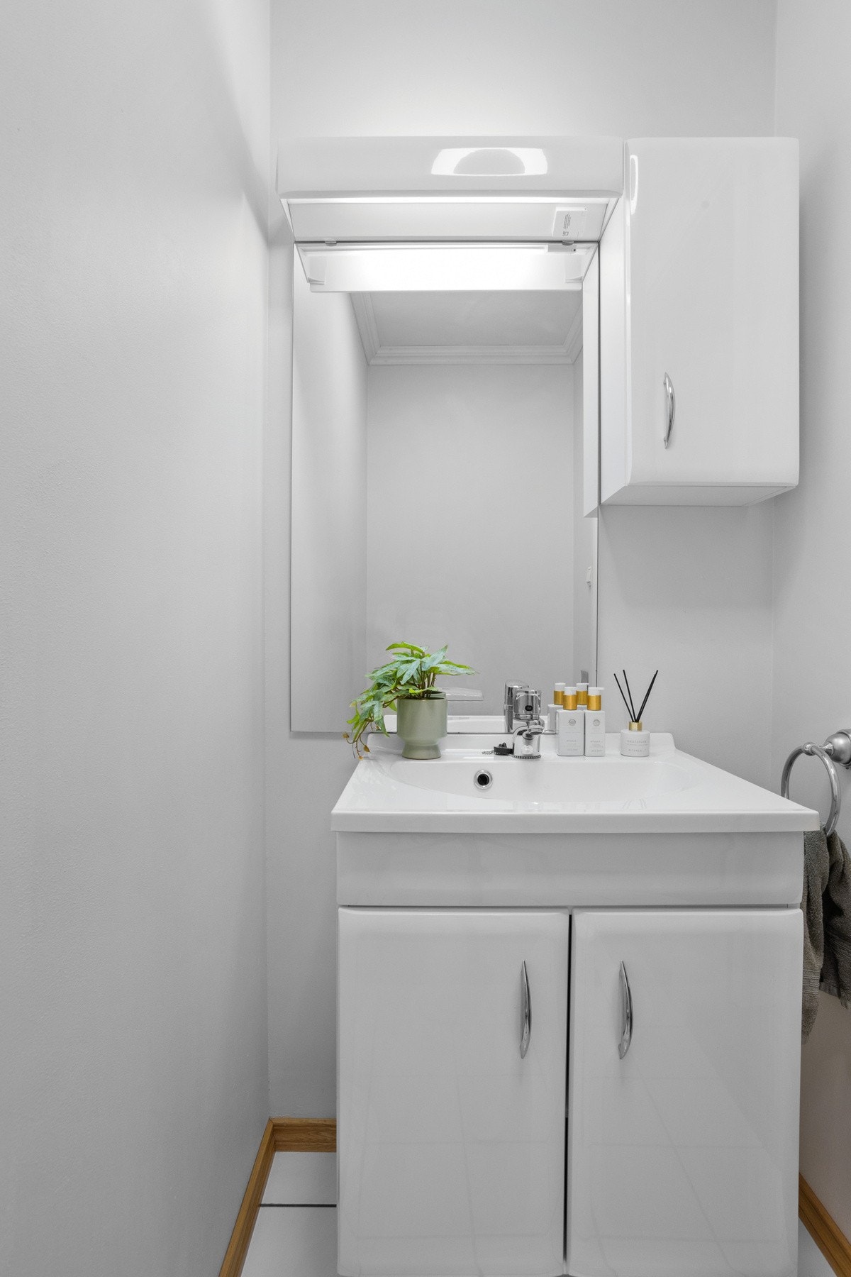 Håndvask i gjestetoalett Galleribilde