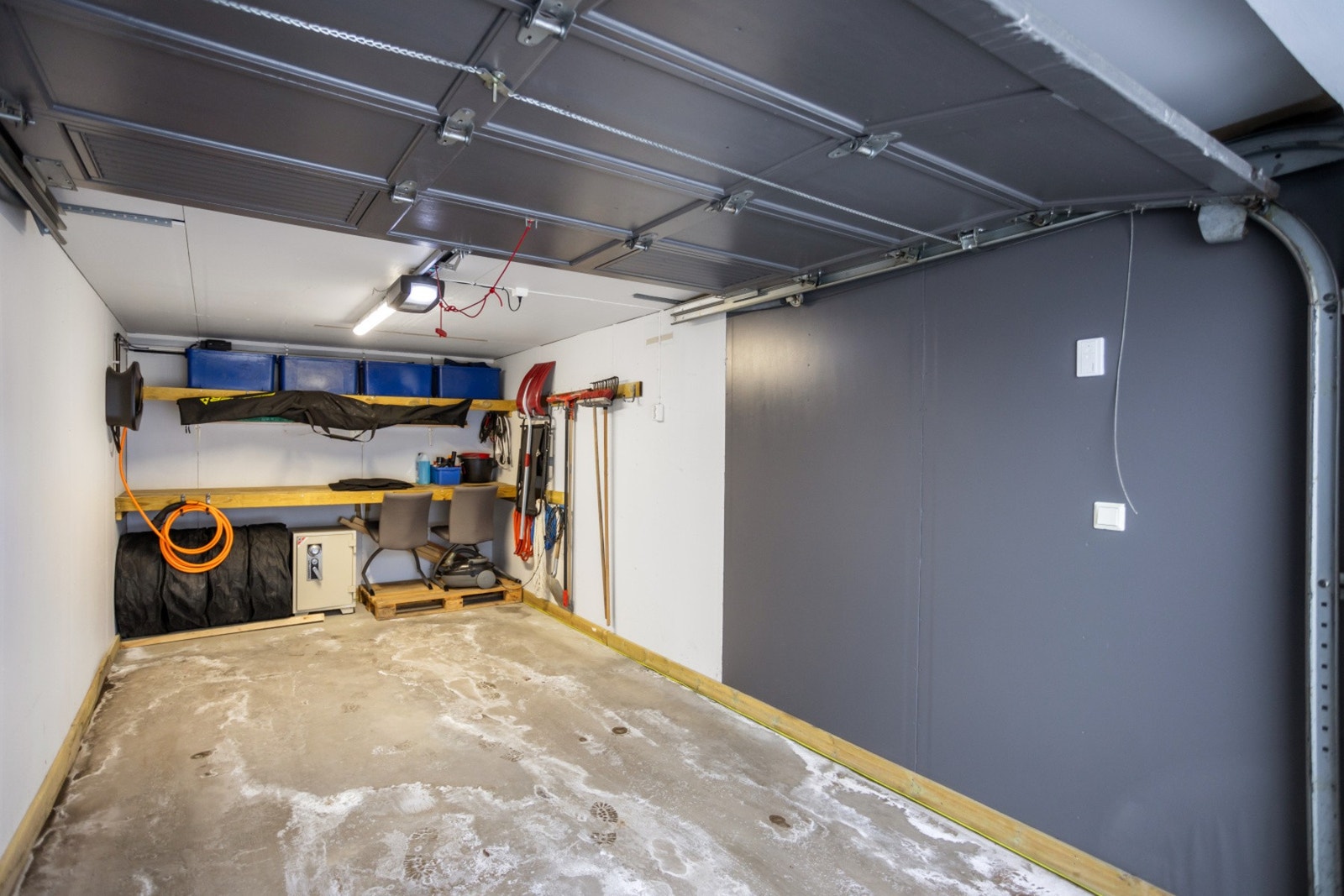 Garasjeplass like ved Galleribilde