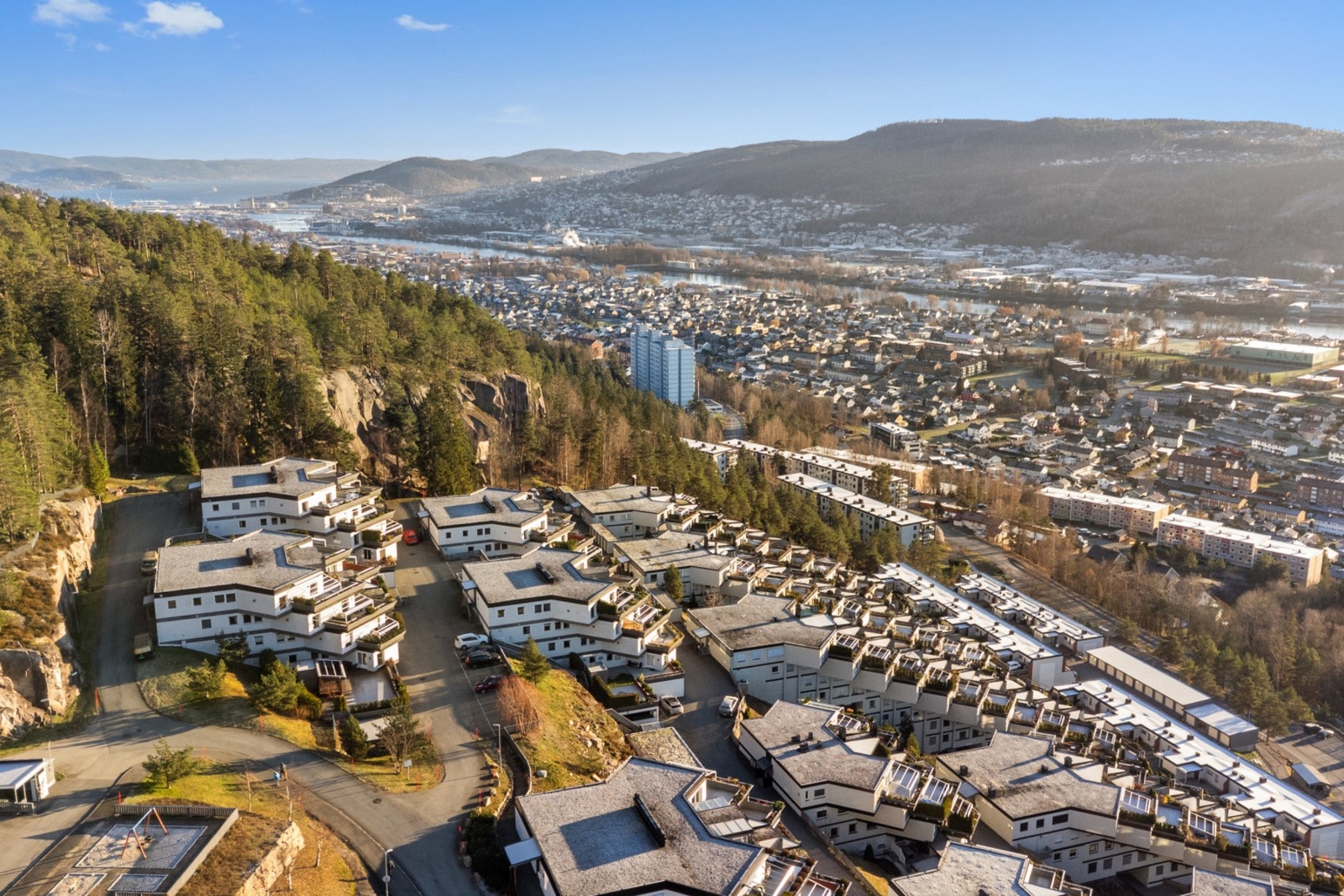 Særlig gunstig plassering i øverste del av Bera terrasse Galleribilde