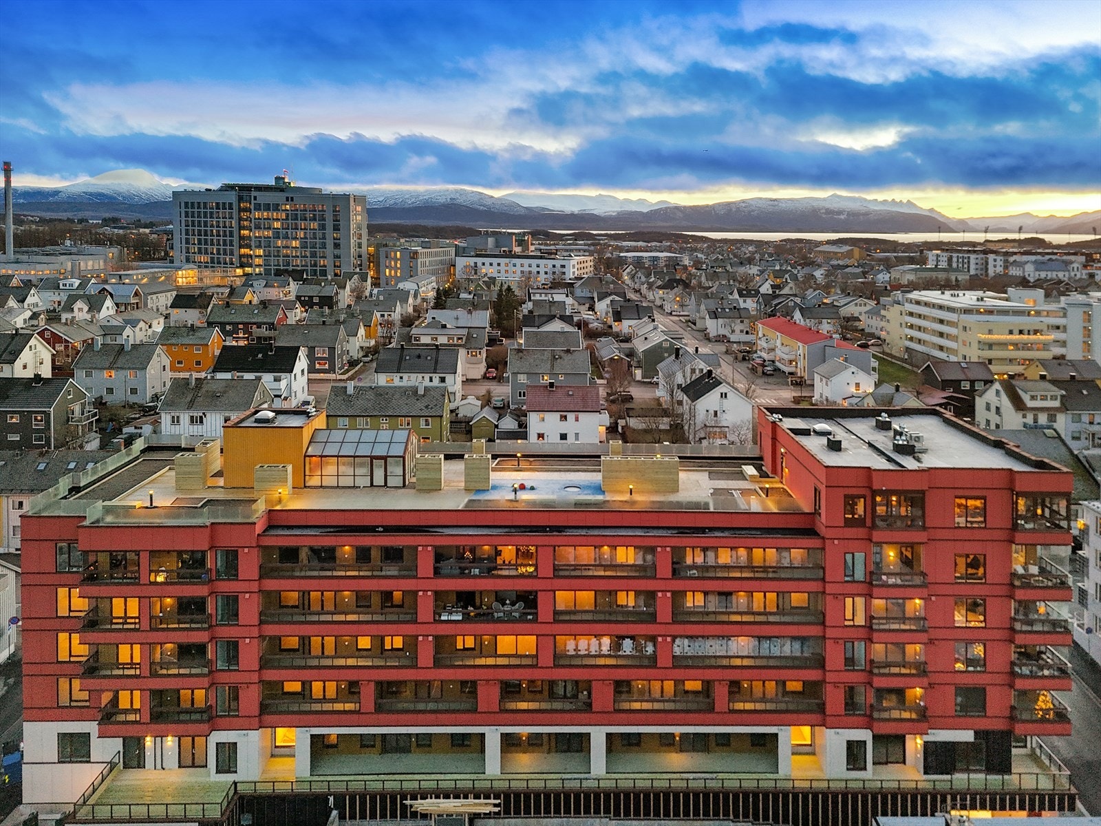 Beliggenheten er velegnet for beboere i alle aldersgrupper, enten du ønsker en aktiv byhverdag eller enkel tilgang til daglige gjøremål Galleribilde