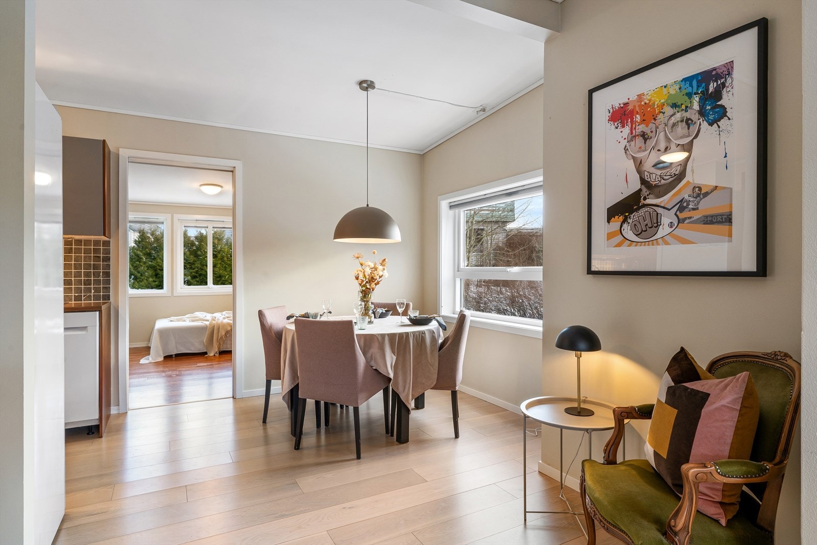 God plass til spisebord ved kjøkken. Galleribilde