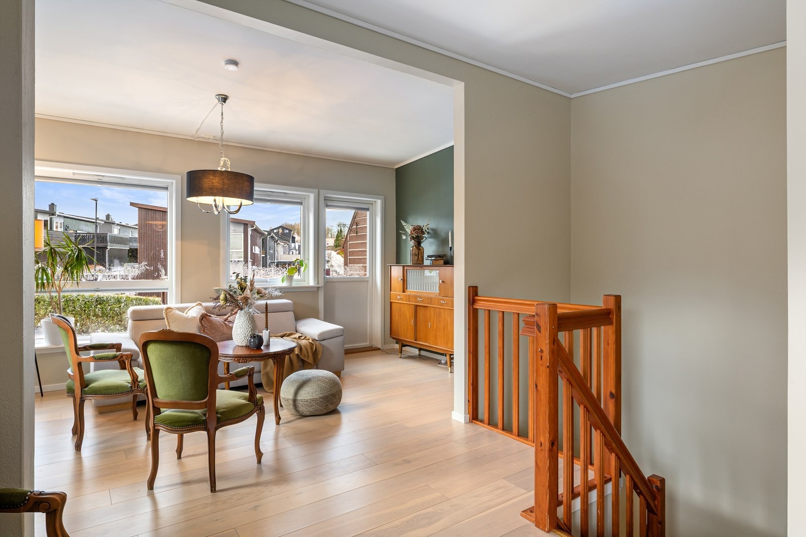 Fin og lys 1-stavs parkett på gulv. Galleribilde