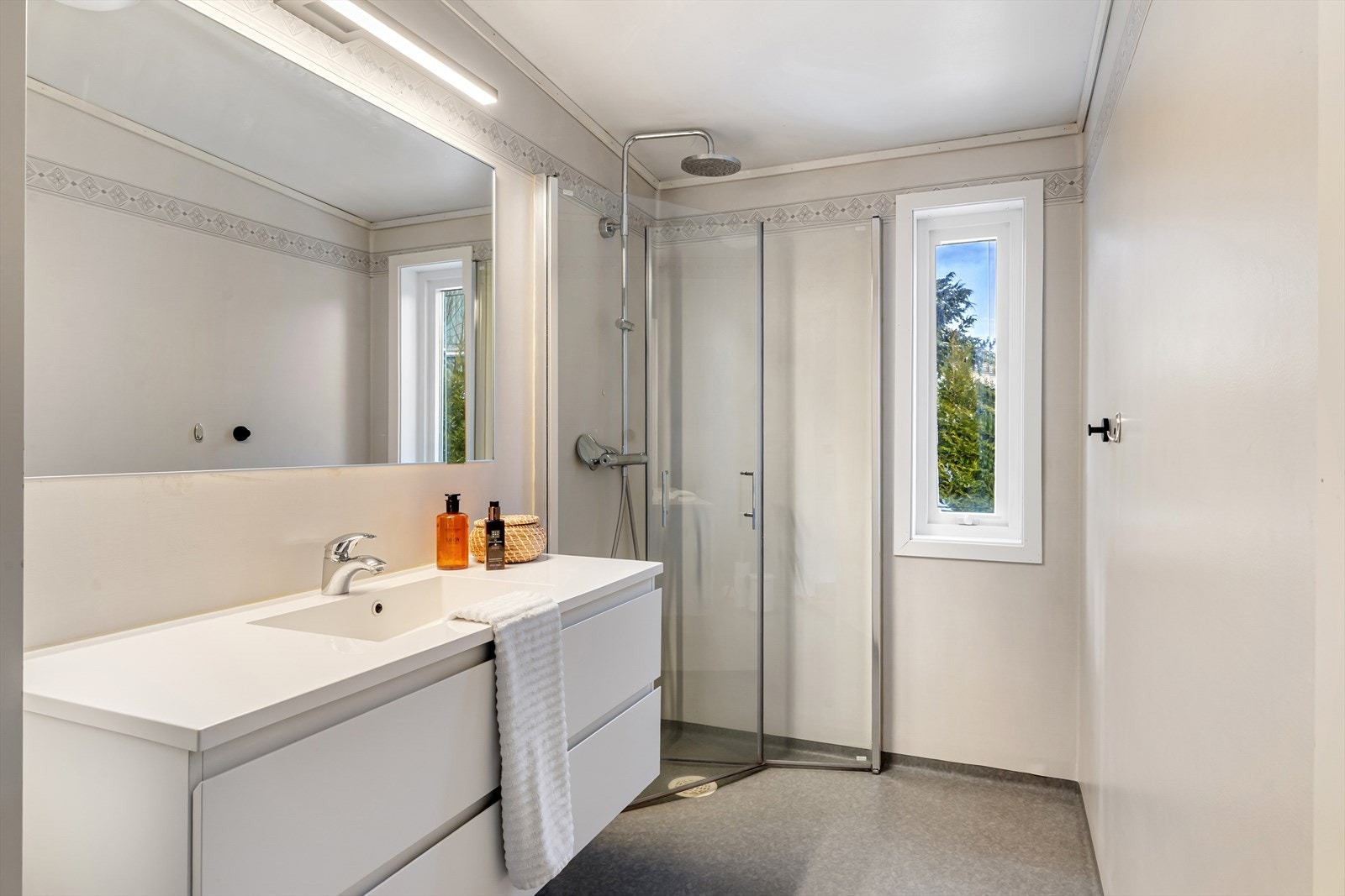 Utstyrt med belegg på gulv og vegg. Galleribilde