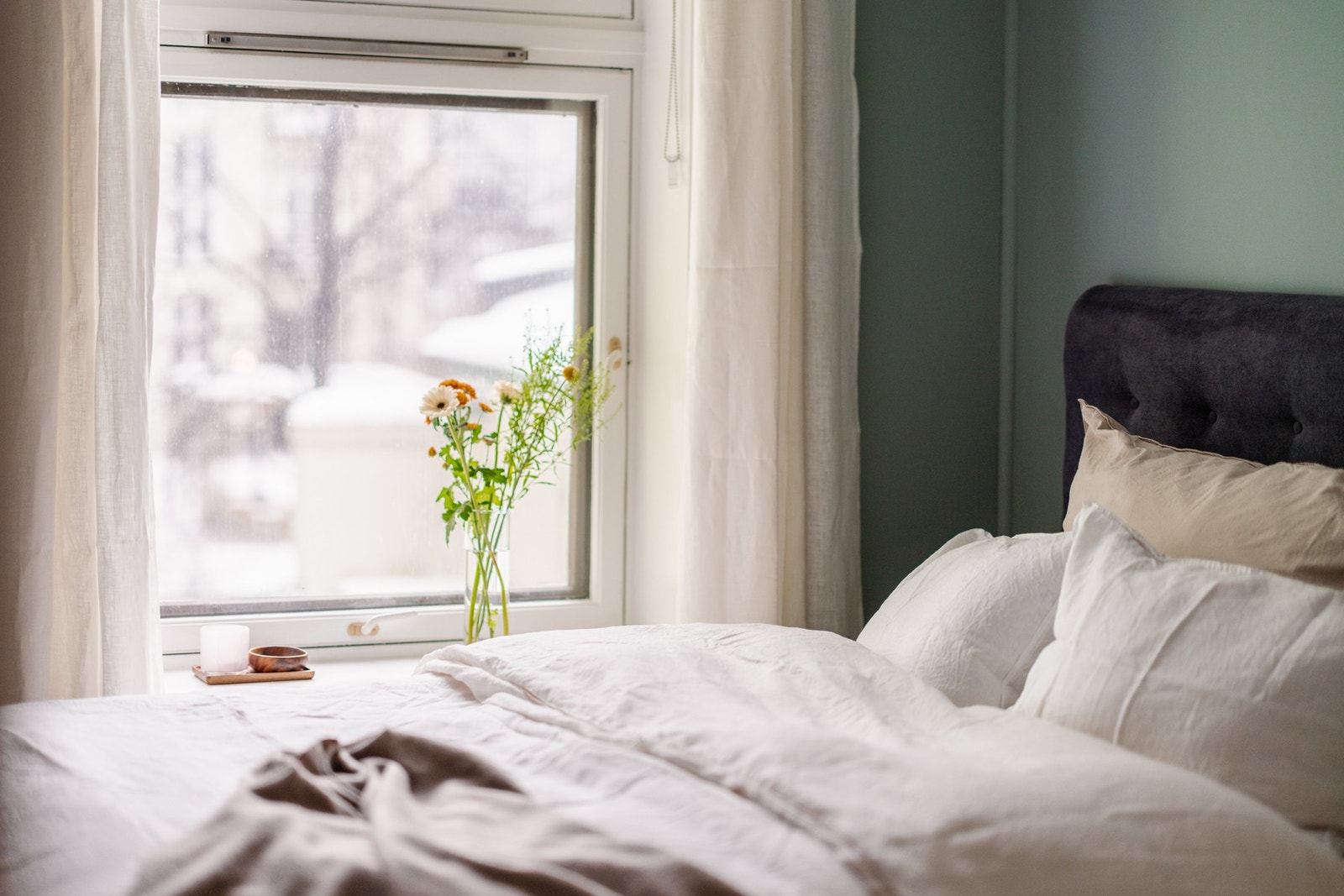 Rommet vender mot indre gårdsrom. Galleribilde