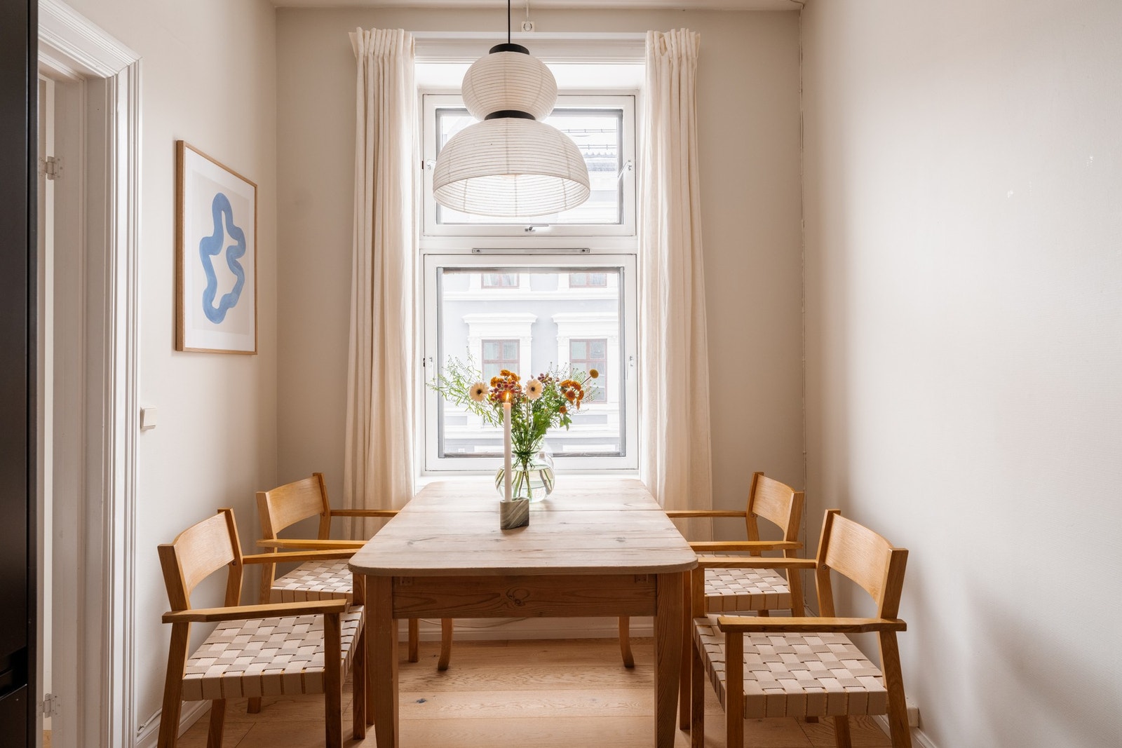 Velegnet plass til spisebordsgruppe hvor morgenkaffen kan nytes, Galleribilde