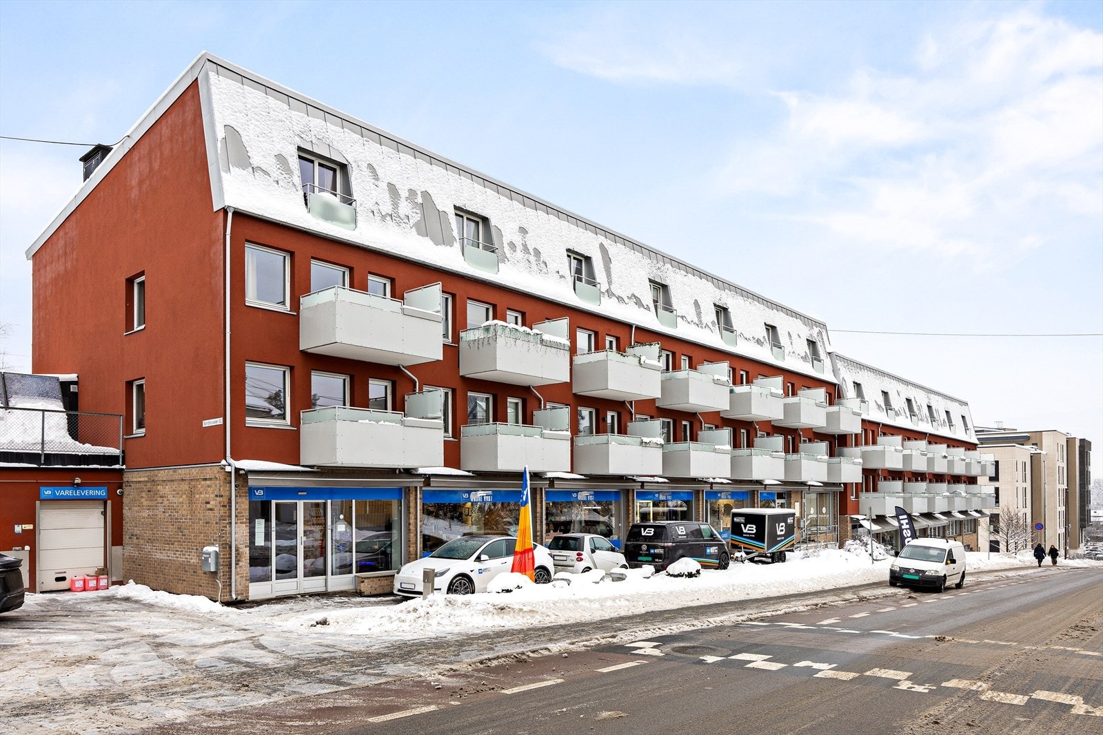 Kort vei til Holtet sentrum med servicetilbud som gourmetbutikken Jacobs og Åpent Bakeri Galleribilde