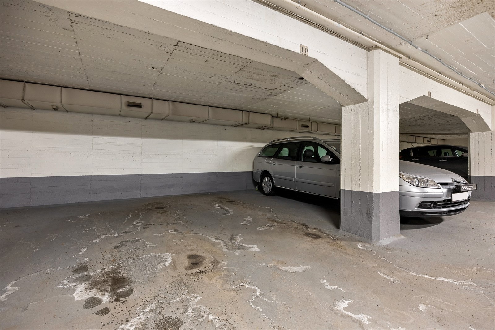 Det medfølger en fast parkeringsplass i felles garasjekjeller Galleribilde