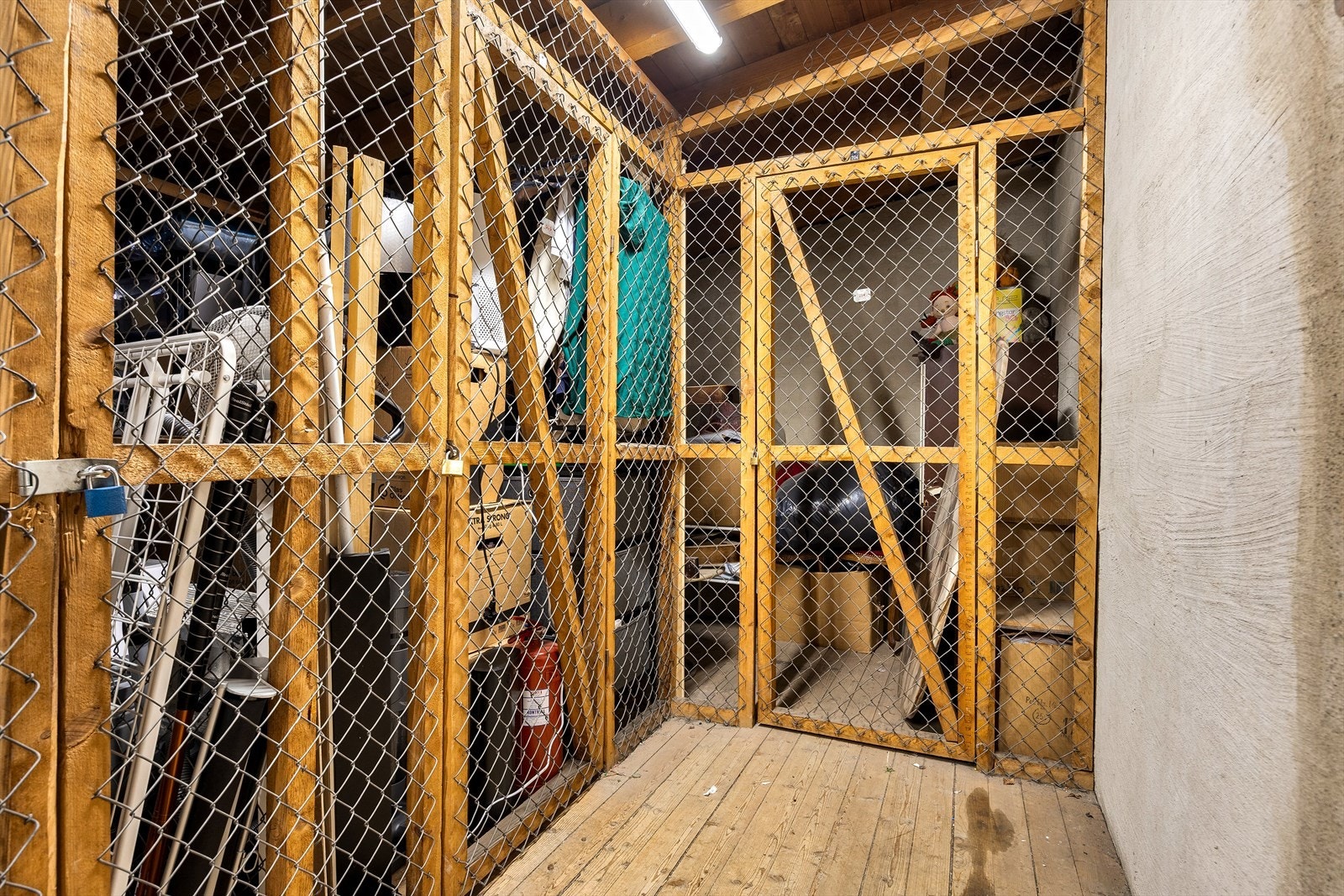 Leiligheten disponerer en romslig bod på loftet på 5 m² Galleribilde