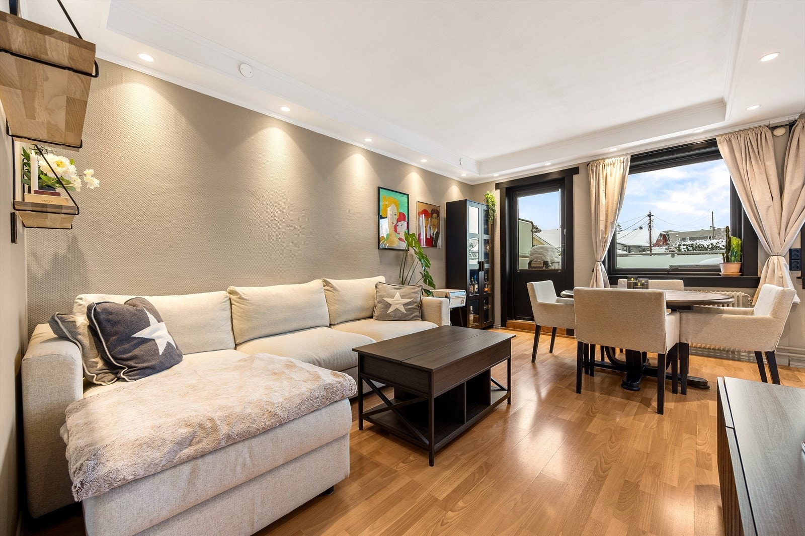 Leiligheten holder en gjennomgående god standard. Galleribilde