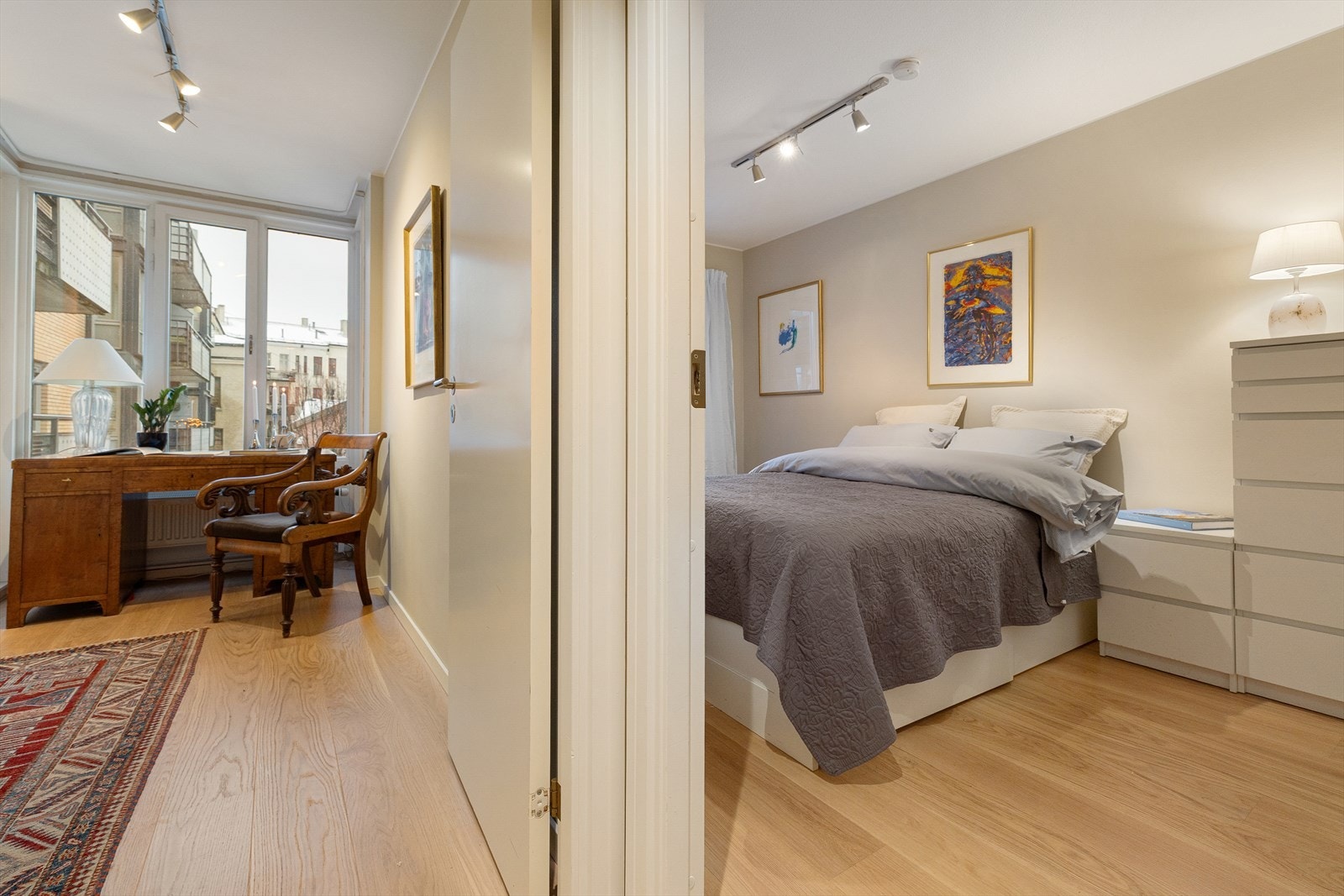 Begge soverommene har adkomst fra gangen. Galleribilde