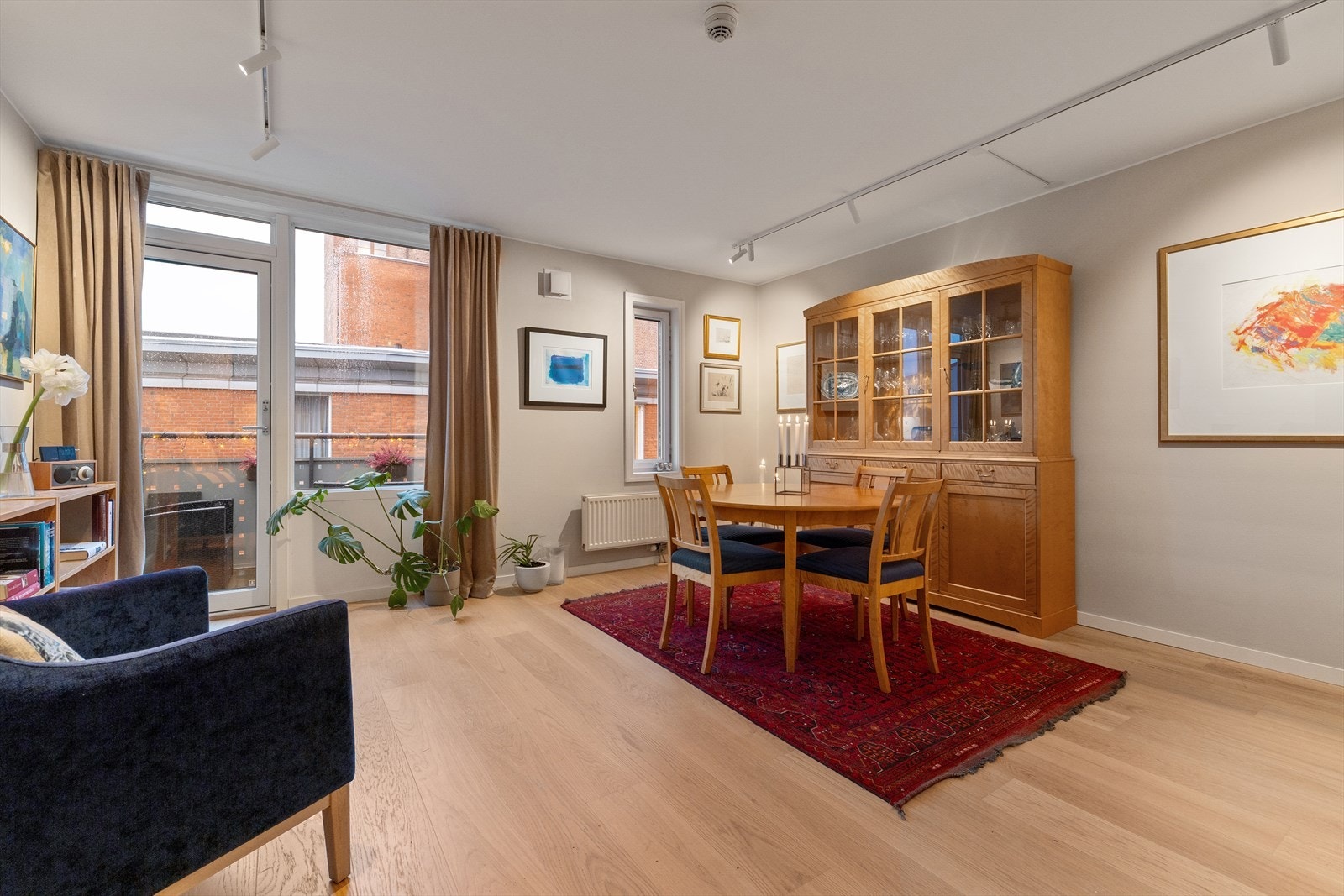 Leiligheten ligger i 5. etasje og inneholder entré, kjøkken, stue, to soverom og bad. Galleribilde