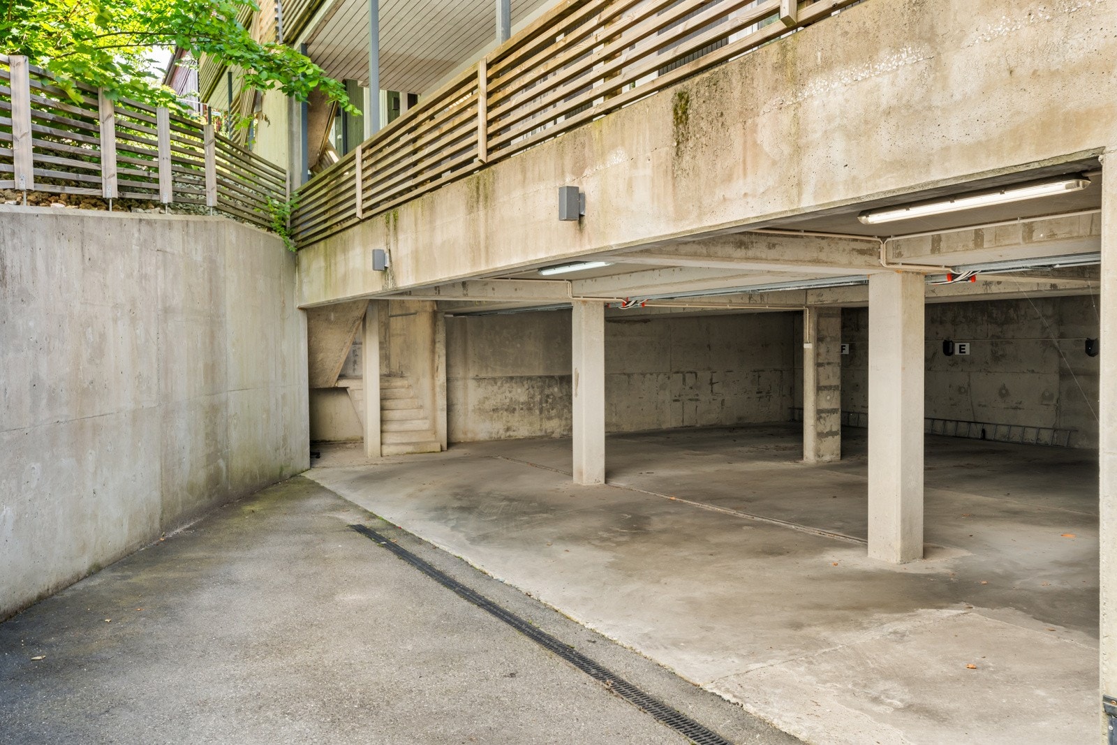 Egen parkeringsplass i felles garasjeanlegg Galleribilde