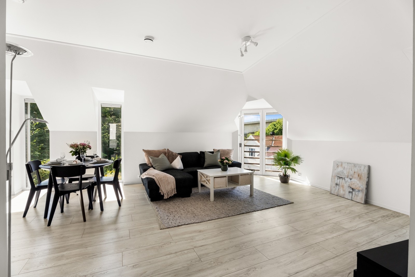 Romslig og fin stue Galleribilde