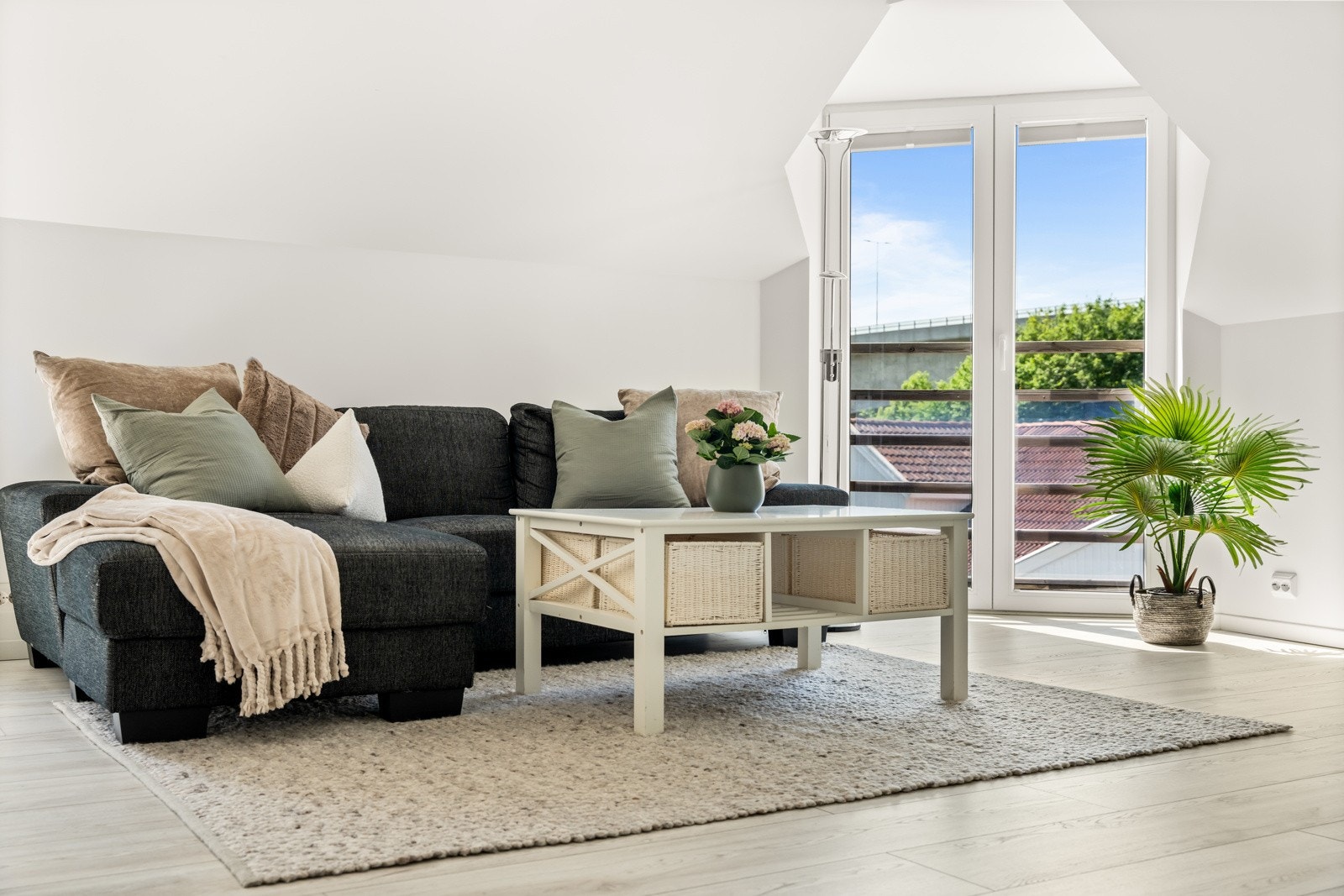 Stuen har riklig med lys forhold Galleribilde