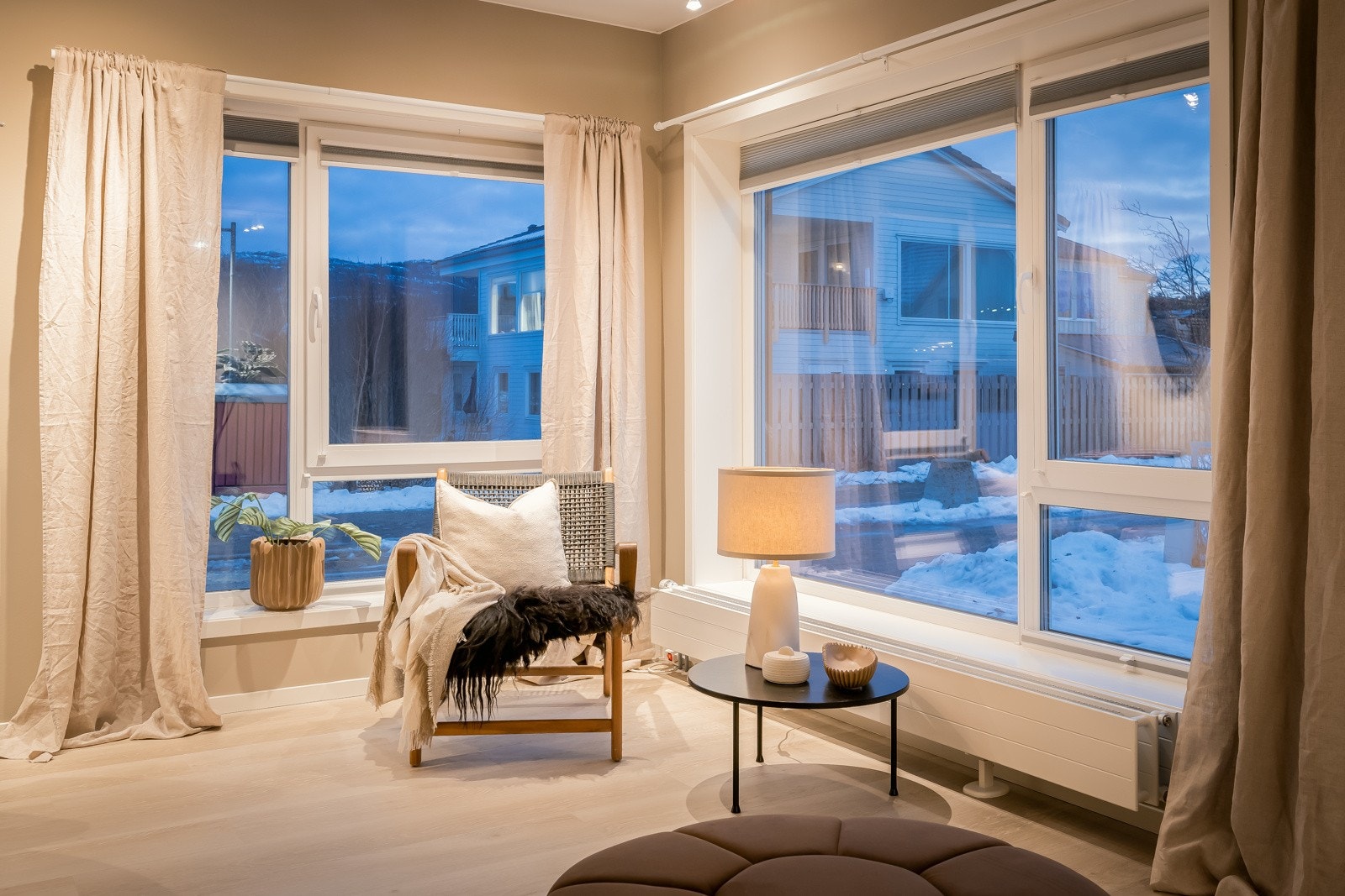 Blinkgata er ei svært lite trafikkert gate kun en spasertur unna Torgkvartalet, legekontor, restauranter, cafèer m.m Galleribilde