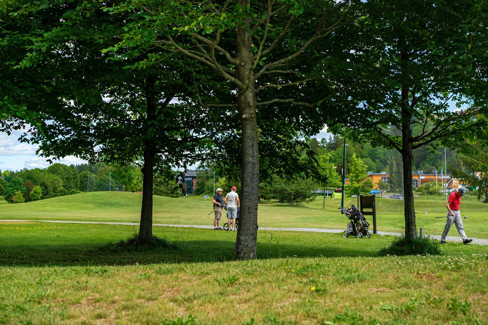 Drøbak golfbane med sine 18-hull ligger på Belsjø. Banen åpner normalt i mai og stenges en gang i september Galleribilde