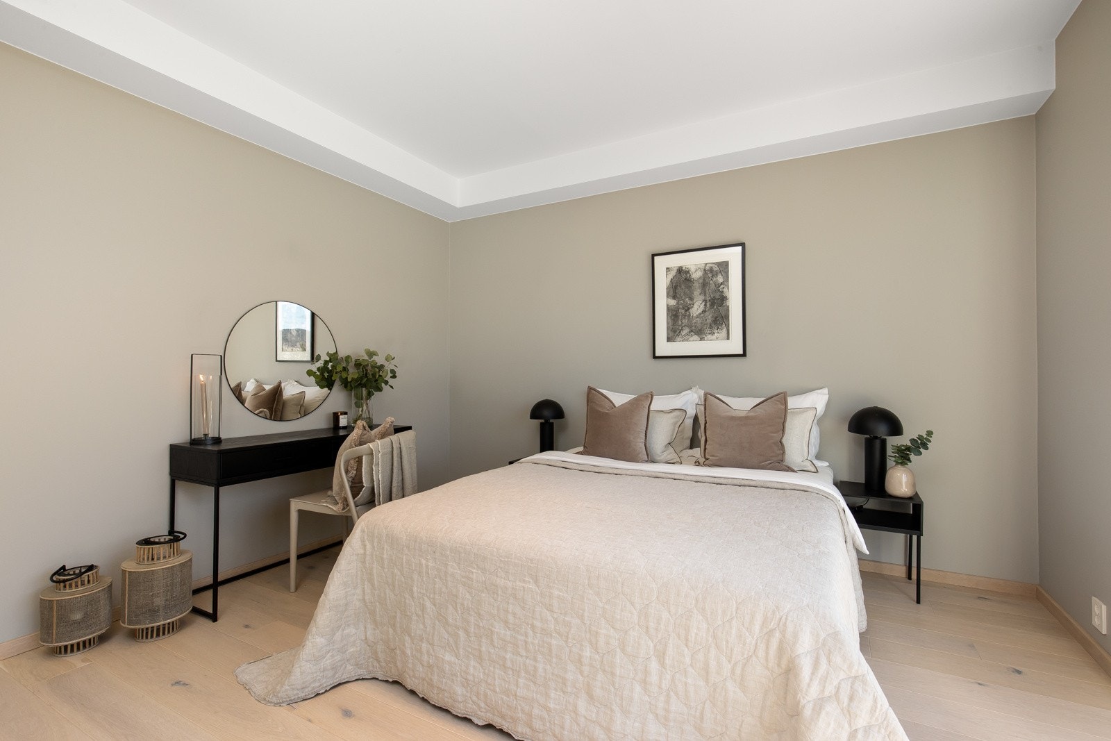 Tre soverom ligger i 1. etasje - Her er det direkte utgang til hagen Galleribilde