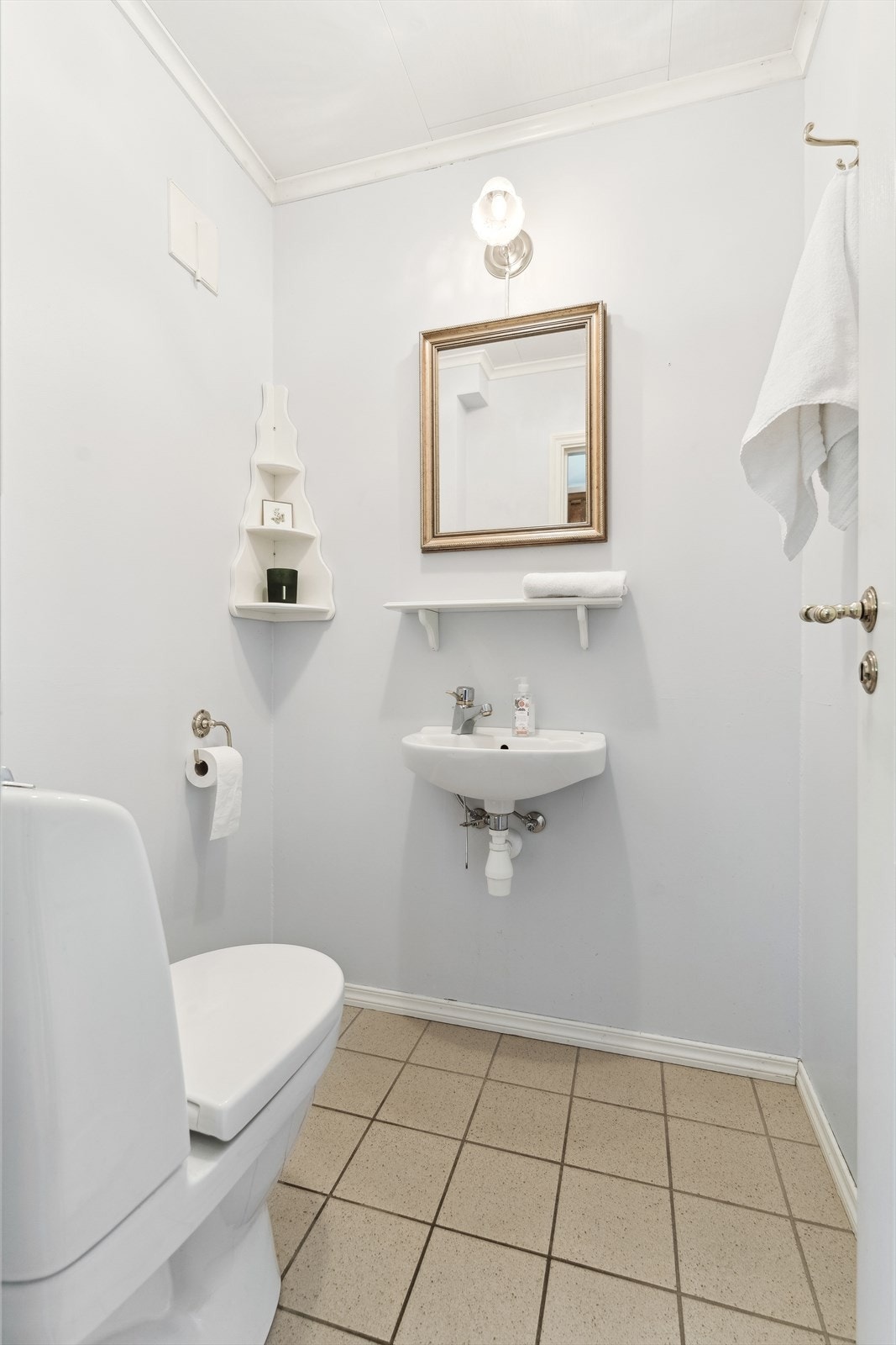 Tolettrom som er plassert ved entré i 1.etasje Galleribilde