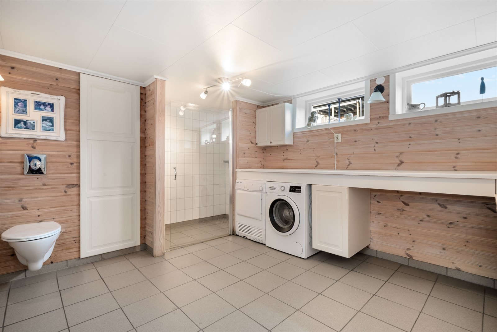 Vaskerom Galleribilde