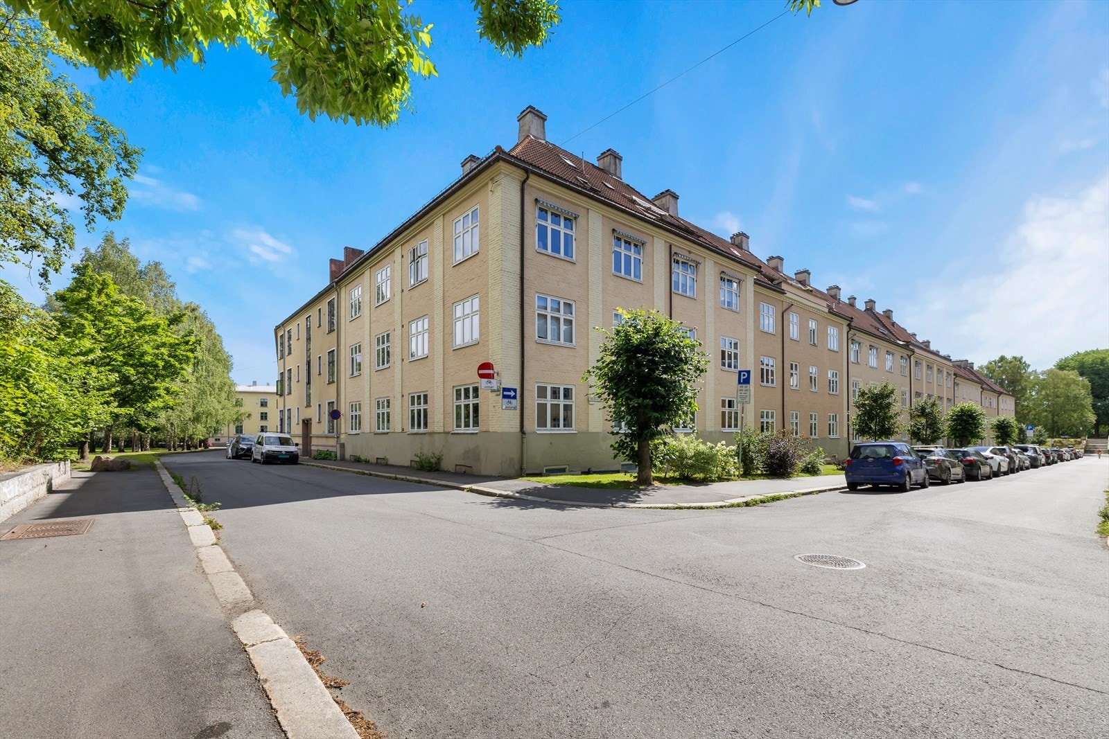 Det er beboerparkering i området. Sjekk Oslo Kommunes hjemmesider for mer info. Galleribilde