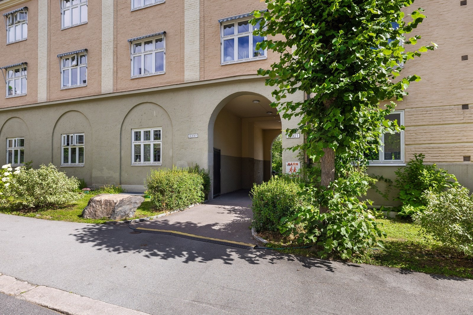 Erika Nissens gate 13 har en ettertraktet og sjeldent god beliggenhet midt på Torshov - et område som kombinerer klassisk bysjarm med gode servicetilbud Galleribilde