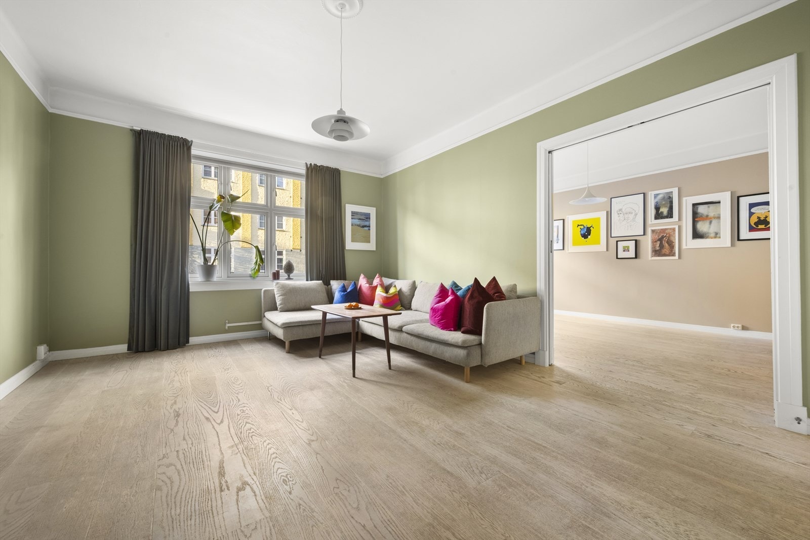 Hjertelig velkommen til Erika Nissens gate 13! (Foto: Martine Eren Jacobsen og Rene Borghagen)
Dette er et hjem du vil glede deg til å komme hjem til! Galleribilde