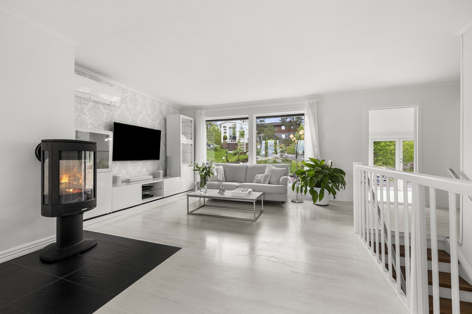 Her er det plass til både sofagruppe og spisebordløsning. Galleribilde