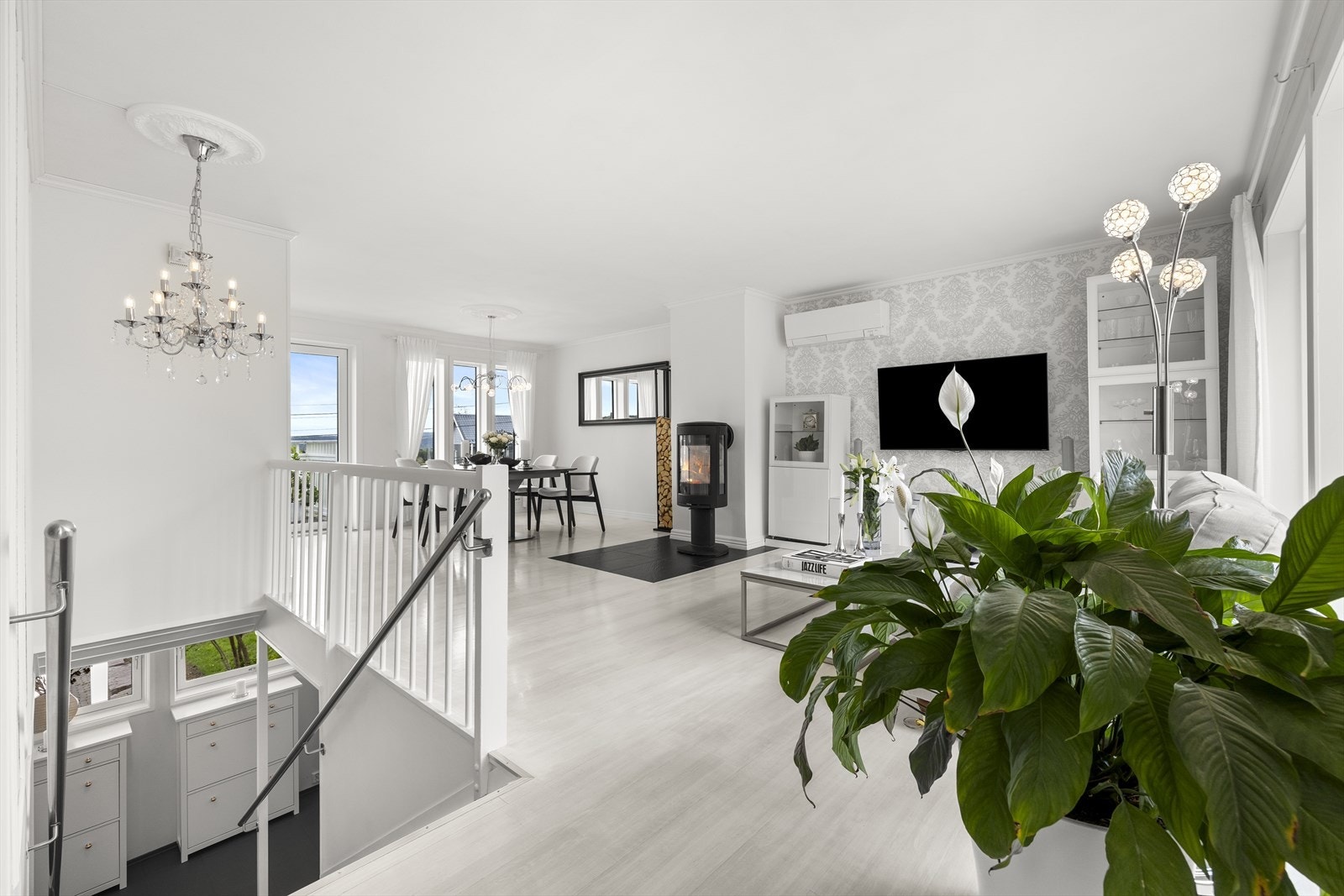 Stue og trapperom. Galleribilde