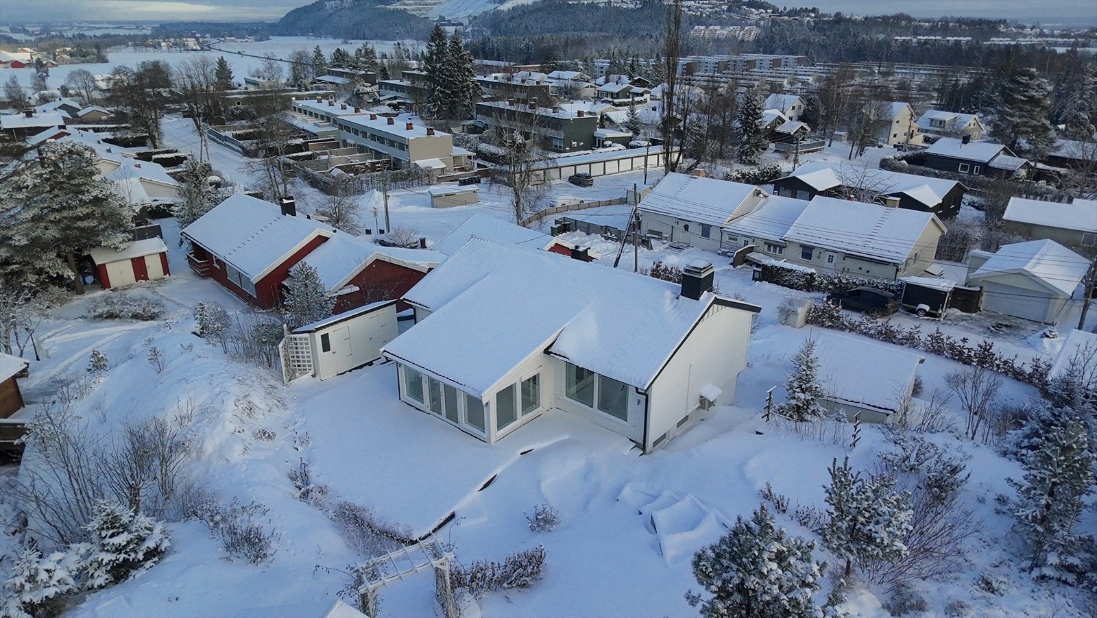 Dronefoto - se sommerbilder videre i bildekarusellen Galleribilde