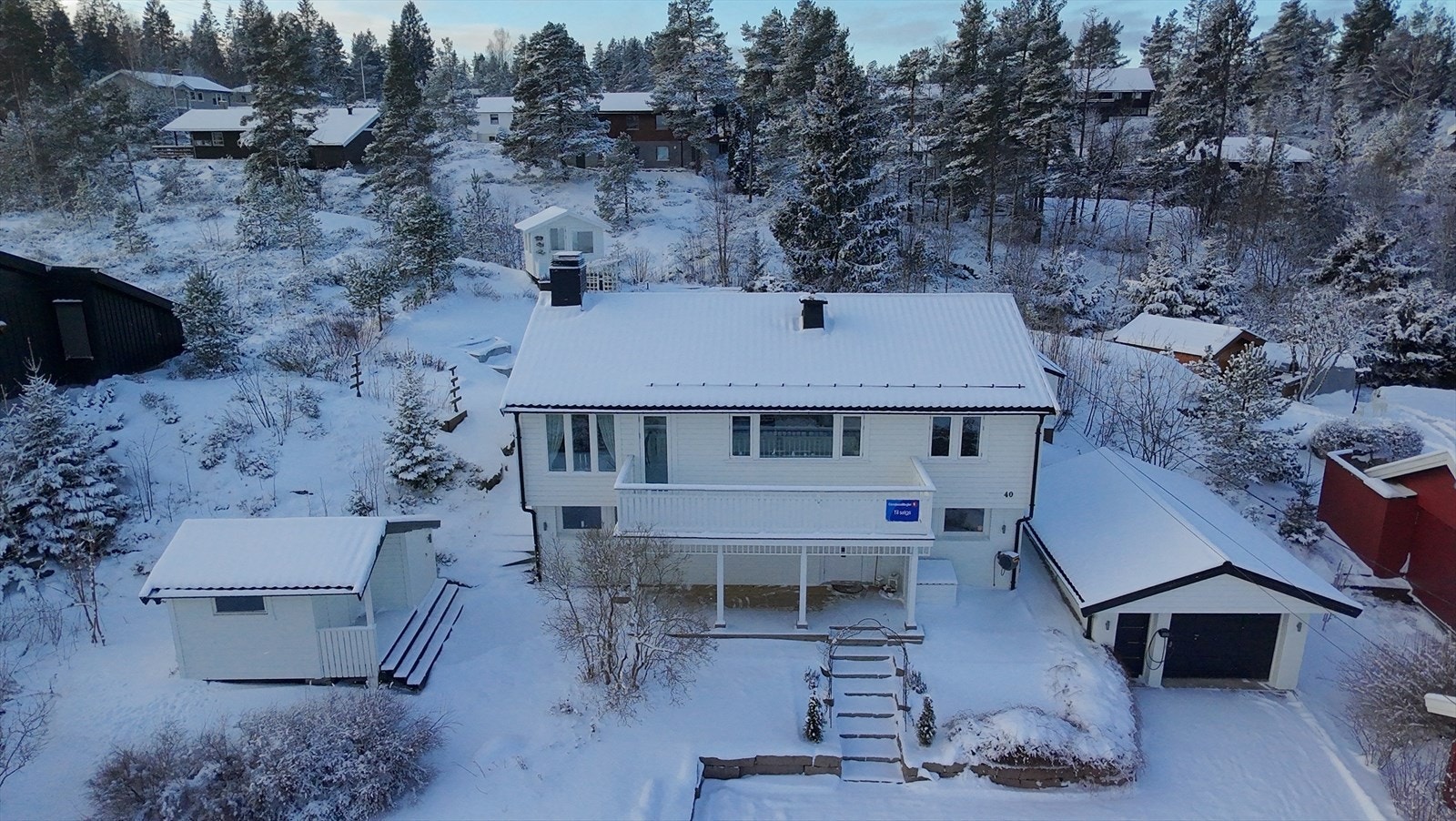 Dette er en spennende enebolig med nydelige uteområder! Galleribilde