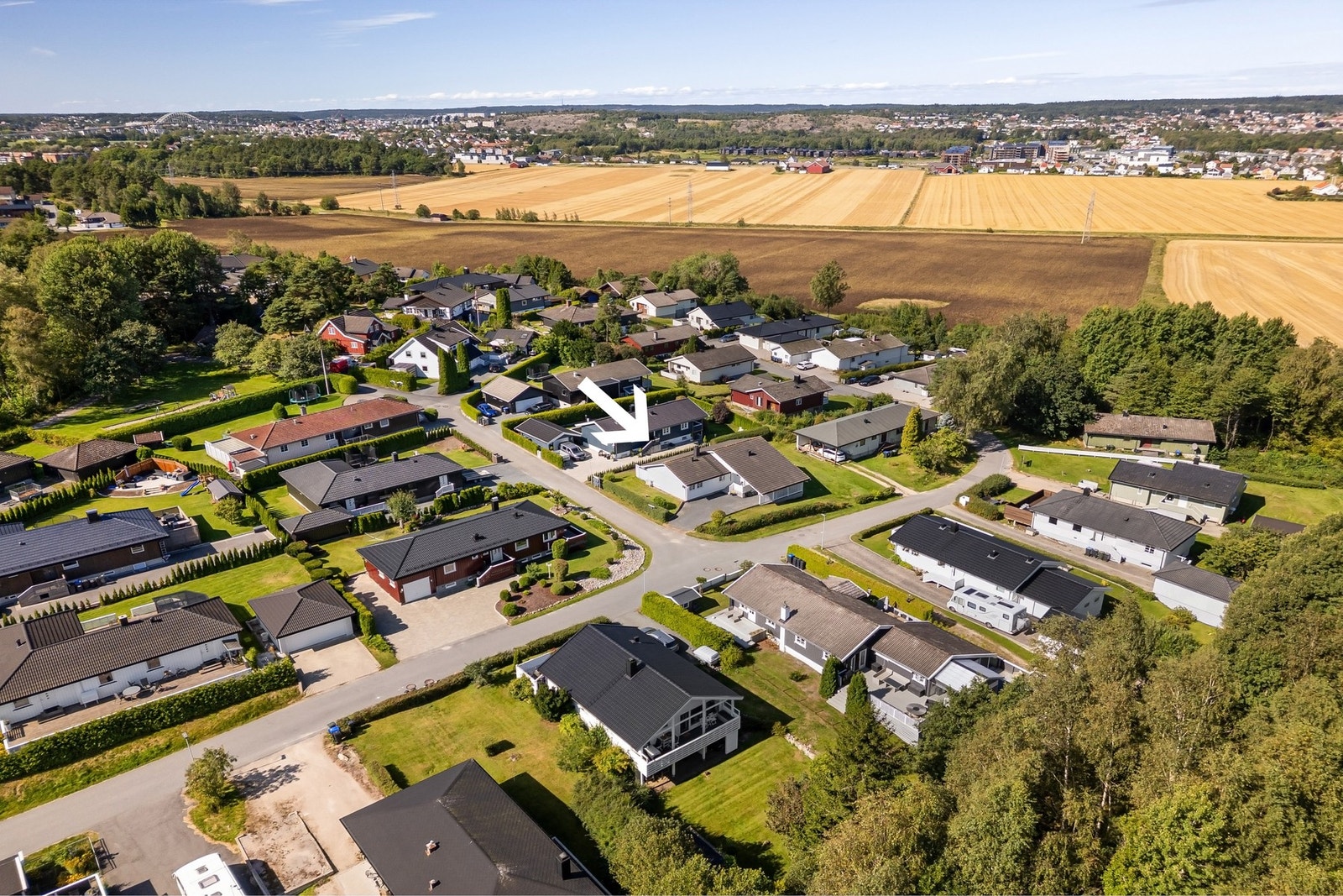 Velkommen til Magnus Blindes vei 2 - En enebolig på ett plan, beliggende i et barnevennlig og veletablert boligområde på Begby. Galleribilde
