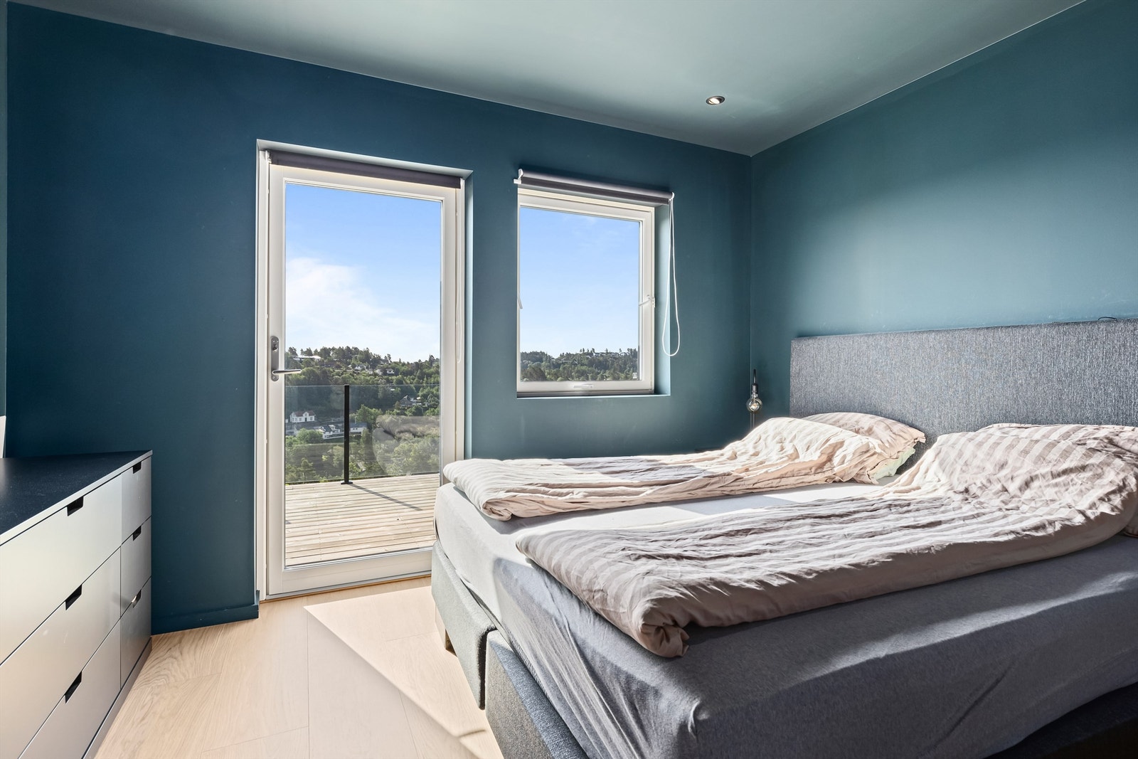 Hovedsoverom med utgang til terrassen. Galleribilde