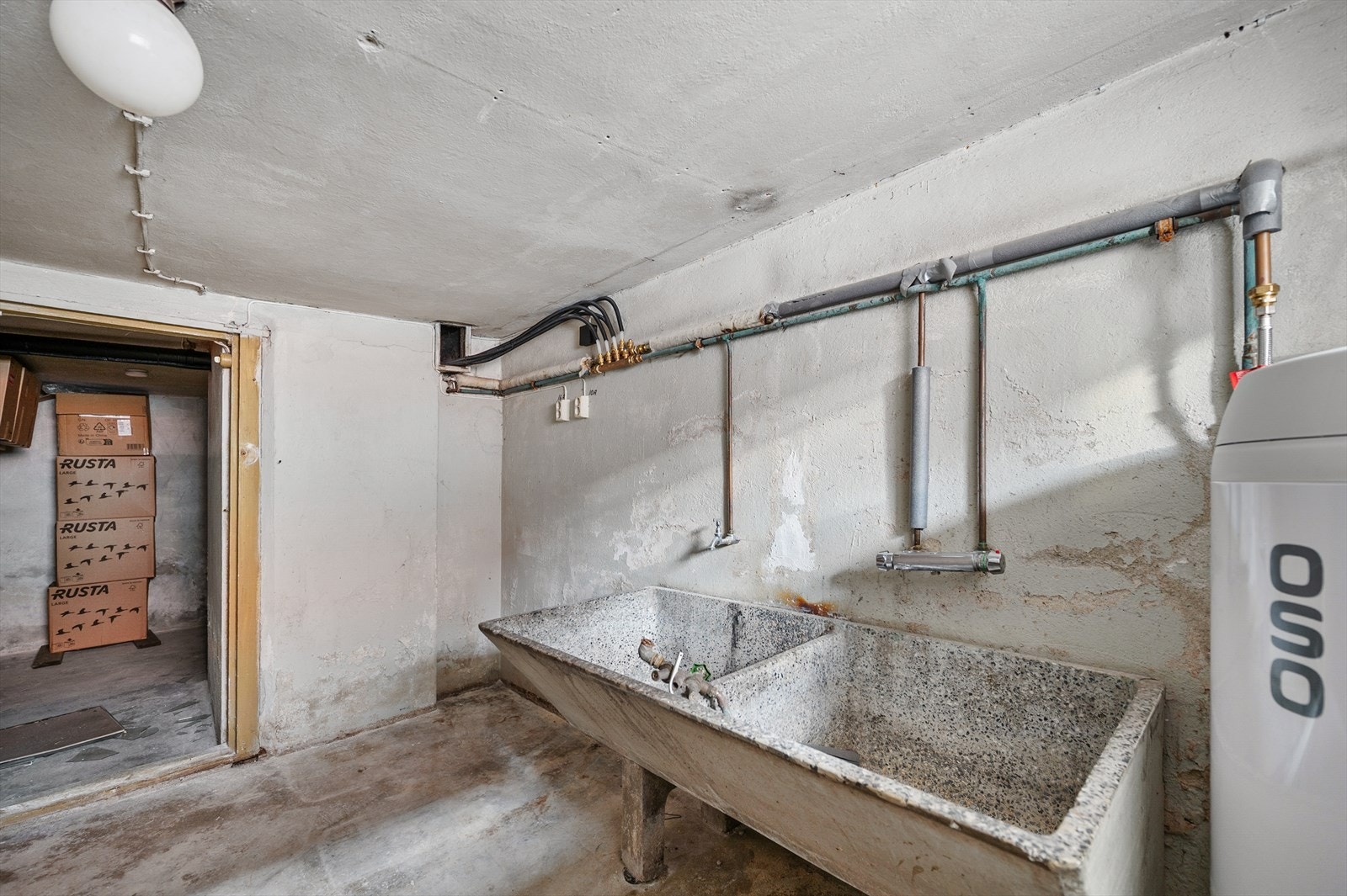 Kjelleren huser også tekniske installasjoner som stoppekran og feieluke. Galleribilde