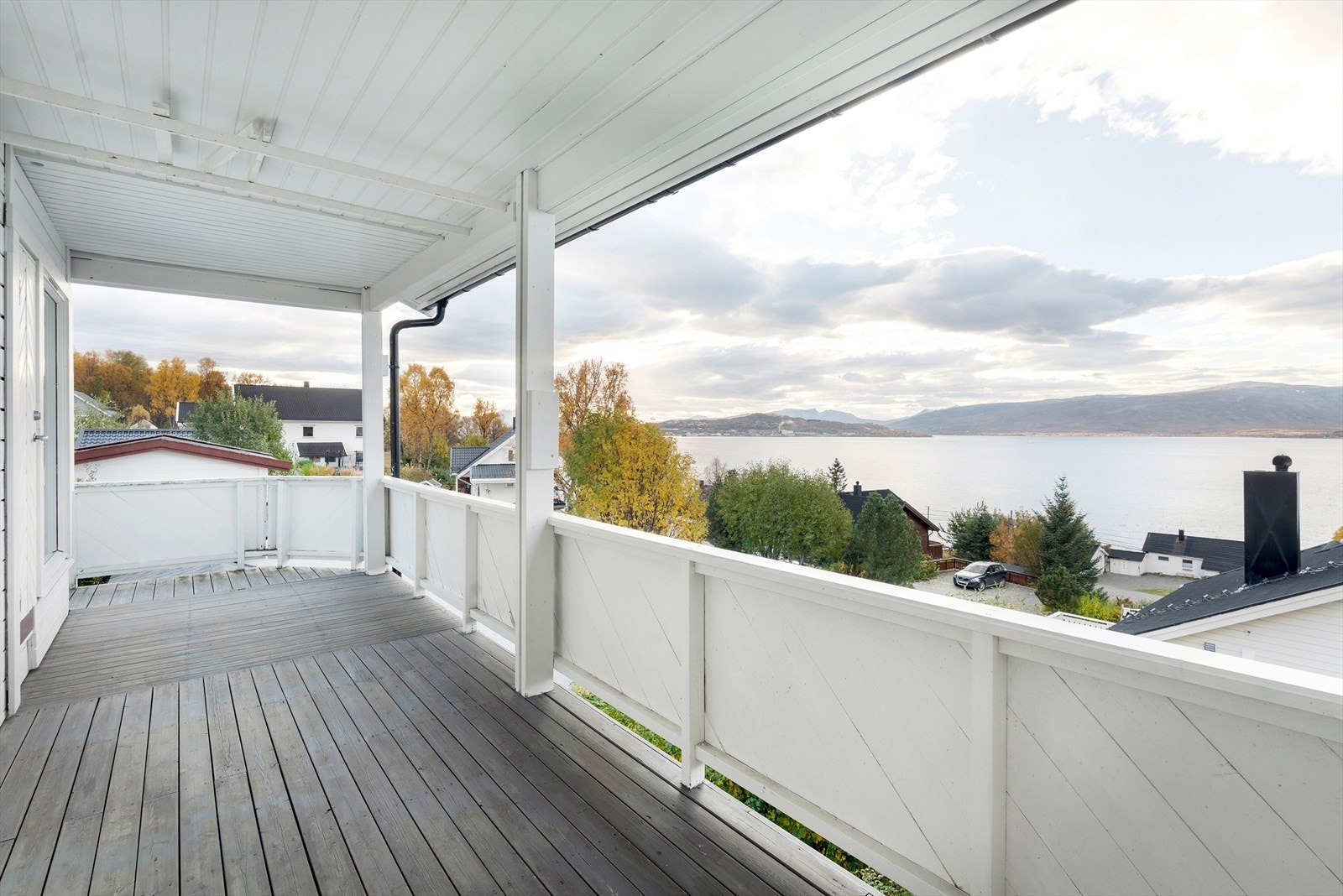 Her er det god plass til ønsket utemøblement og grill! Galleribilde