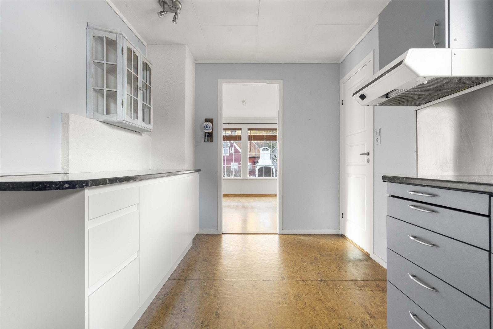 Kjøkkenet ligg i tilknytning til stova Galleribilde