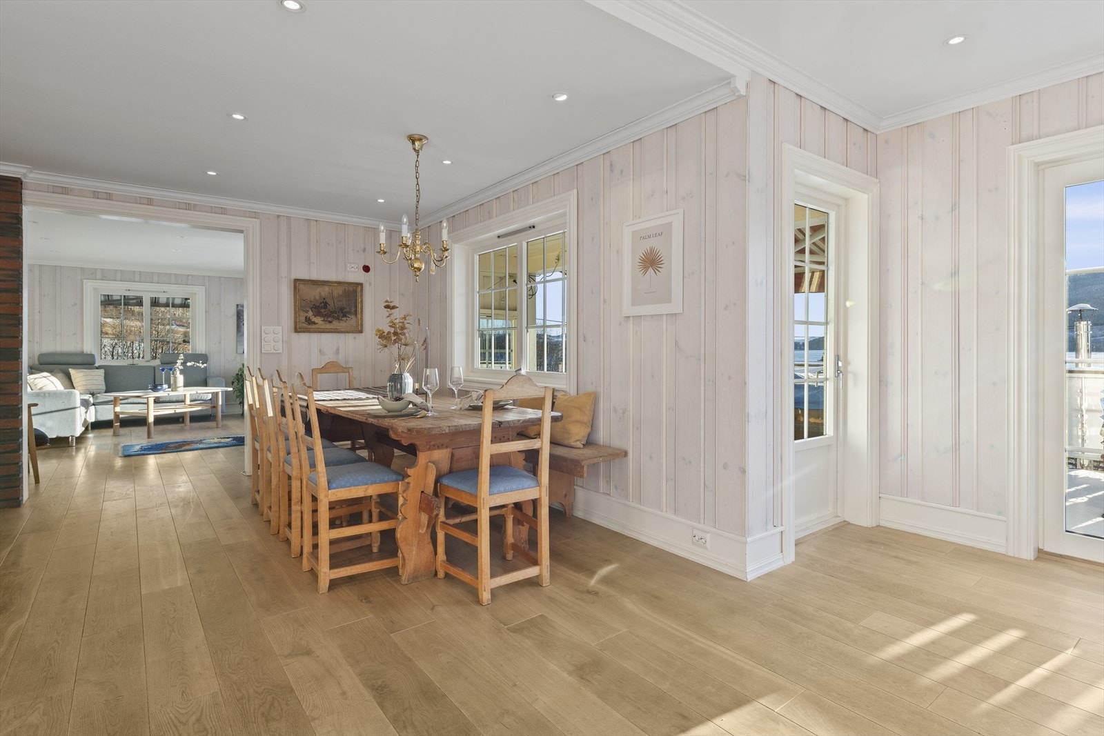 Nyere stor varmepumpe fra Mitsubitshi ble installert i 2024. Galleribilde