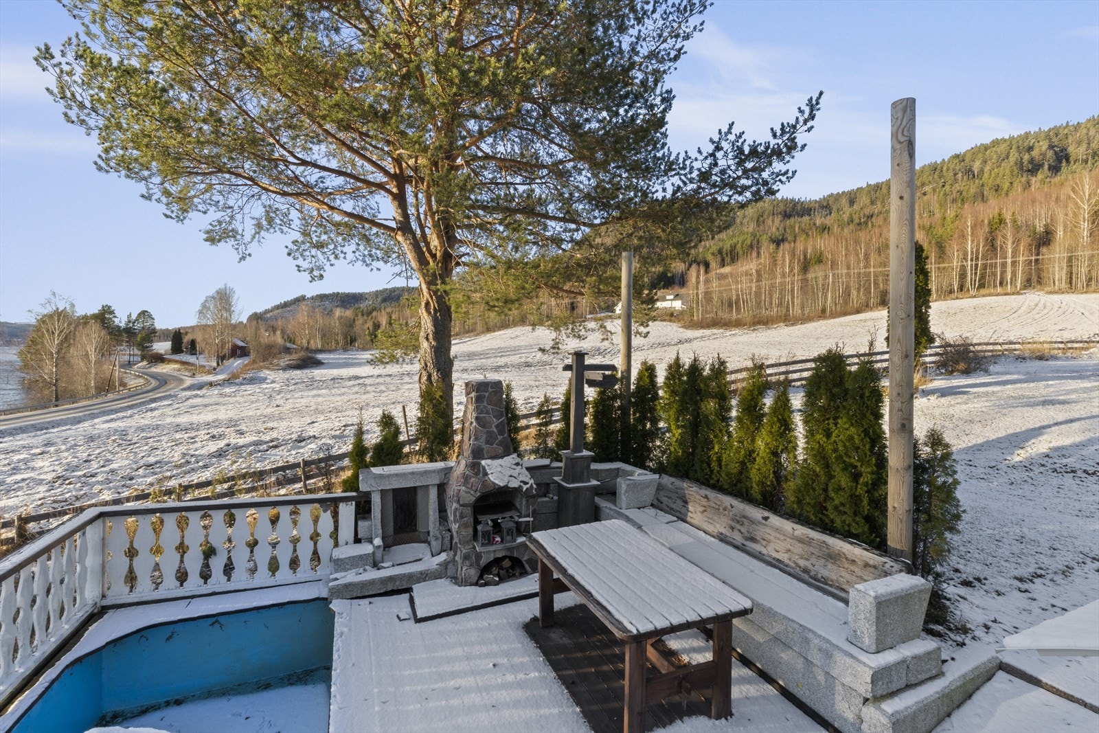 Romslige uteområder med god plass til lek, hagearbeid og hyggelige sammenkomster. Galleribilde