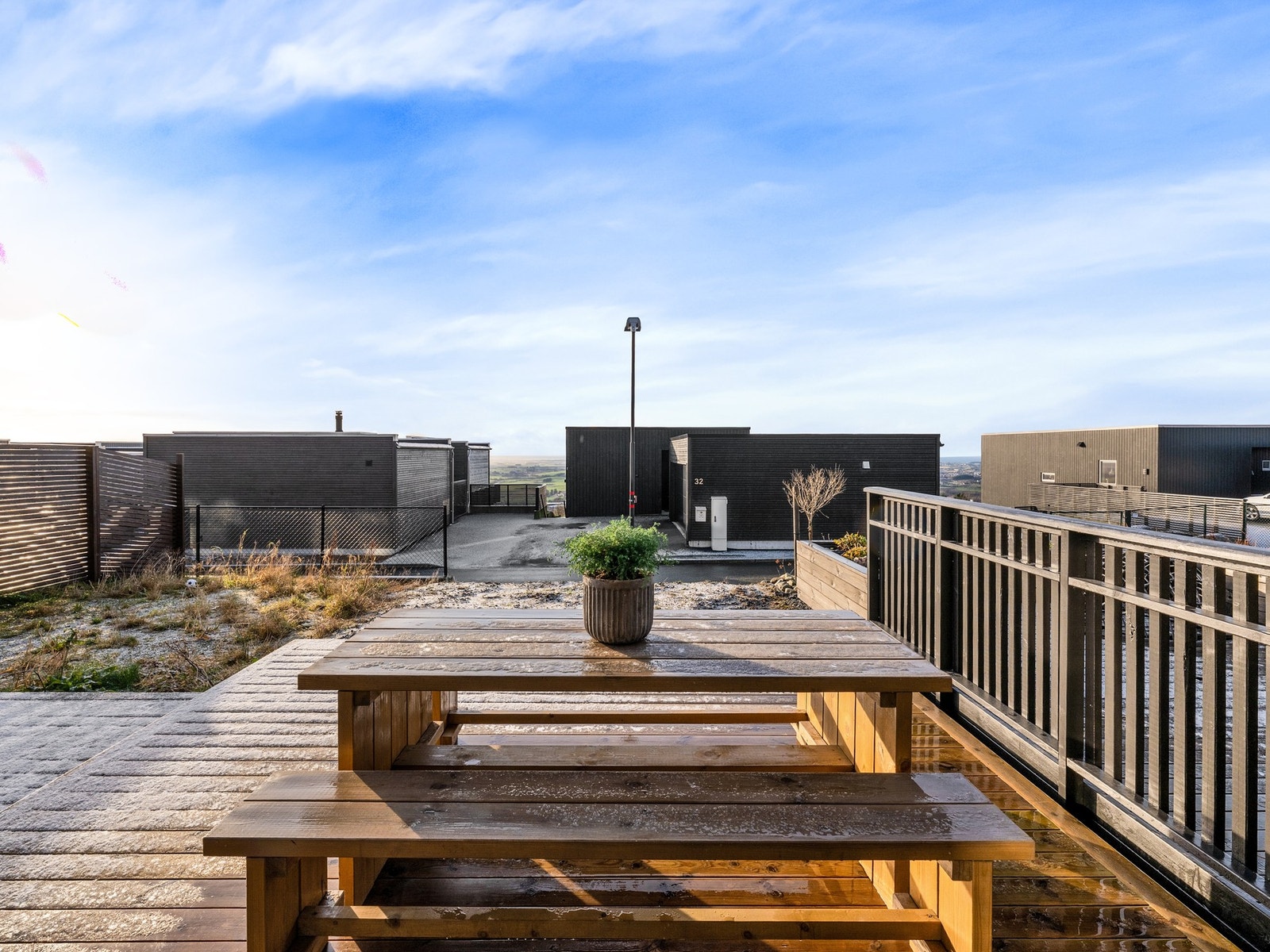 Uteområdet har plass til diverse utemøbler og grill. Galleribilde