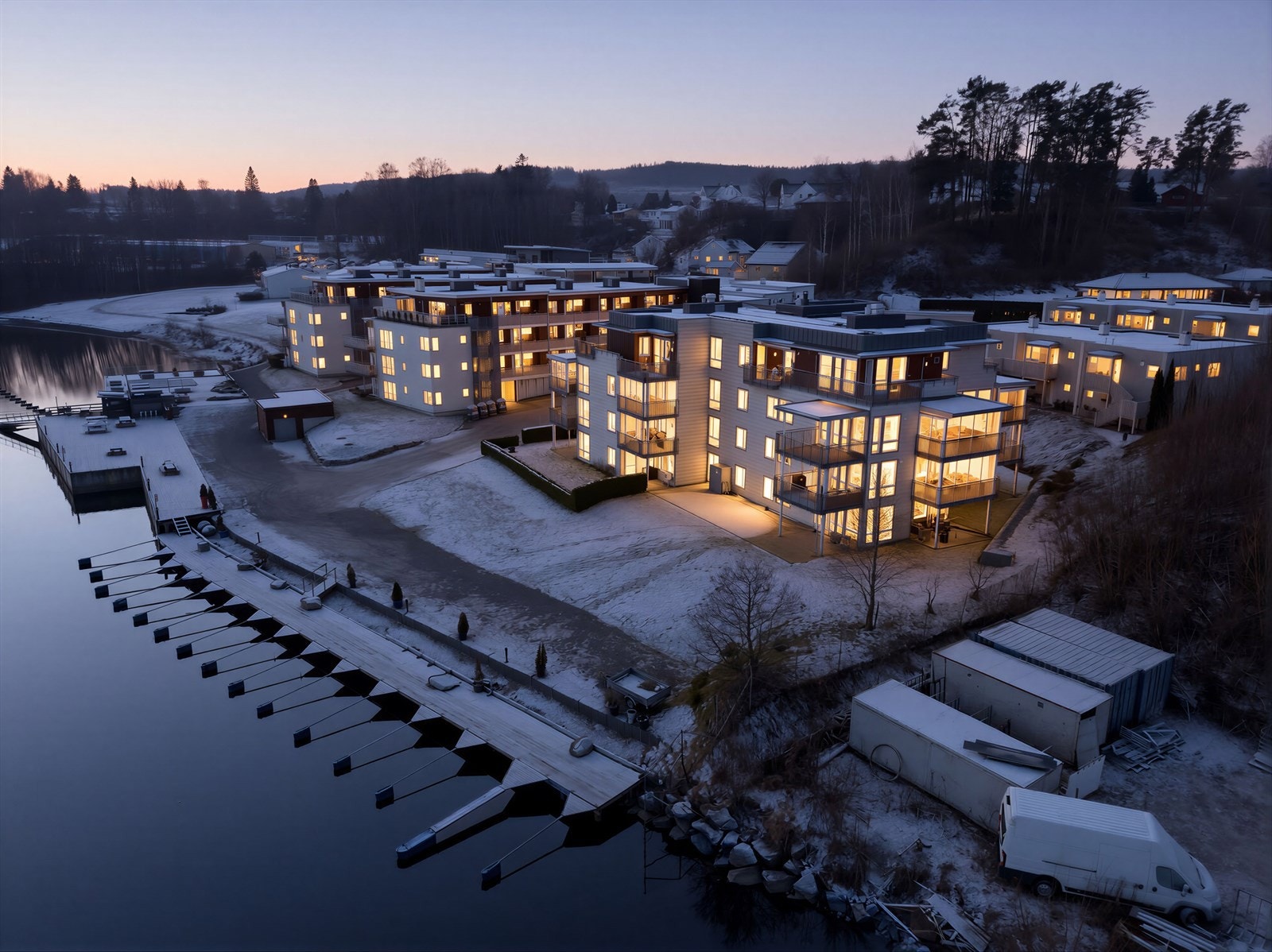 Leiligheten har en en attraktiv og sentral beliggenhet på Gråten i Skien, med kort vei til det mest. (Bildet er redigert og faktiske lysforhold kan variere). Galleribilde