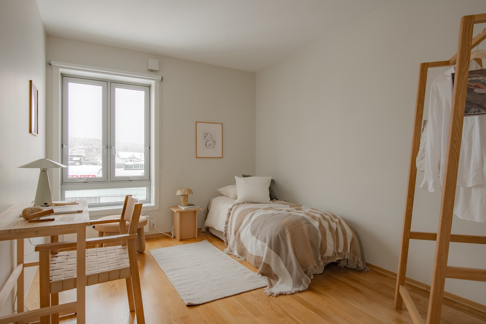 Det tredje soverom er lyst og luftig med gode møbleringsmuligheter. Galleribilde