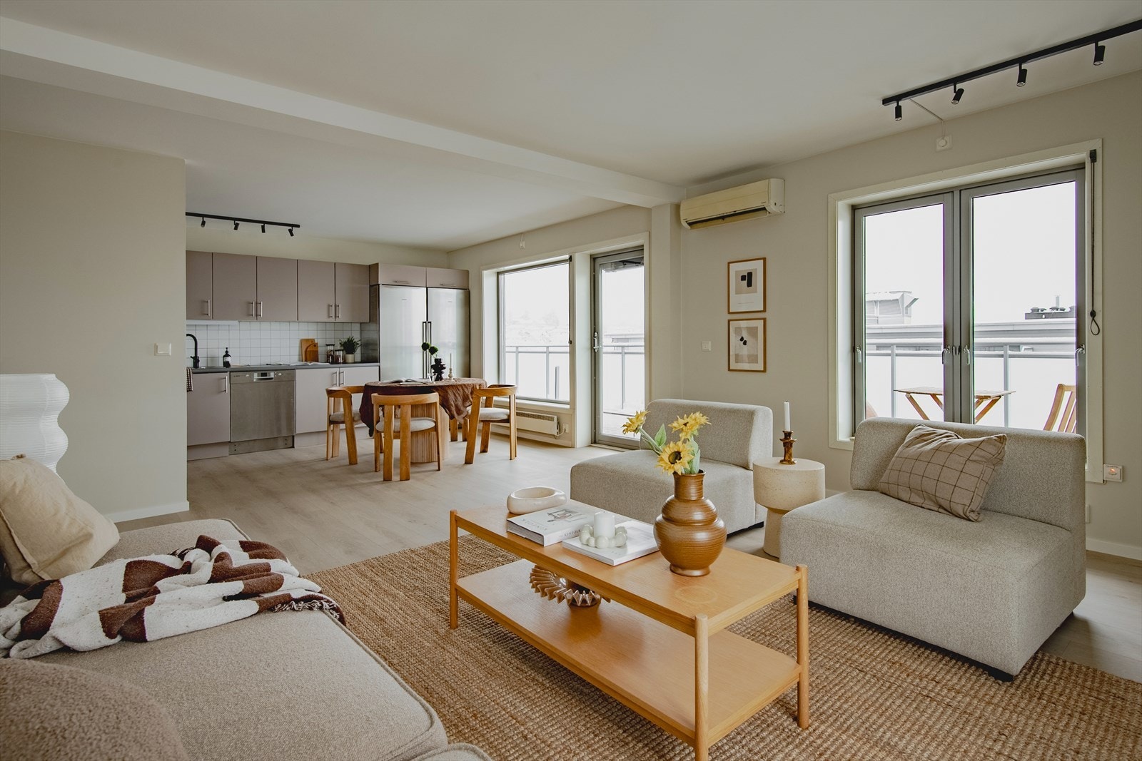 Fawad Naimy v/ Notar Romerike har gleden av å presentere Støperiveien 8.
Foto: Lars Gartå. Galleribilde