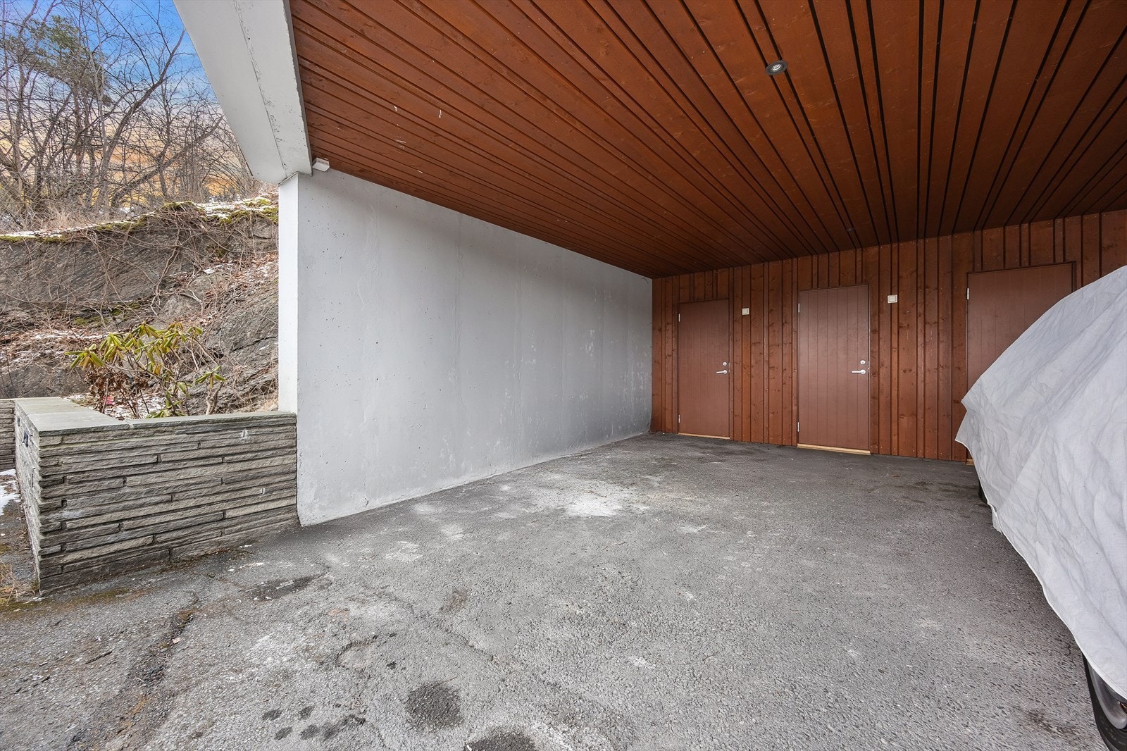 Det medfølger en parkeringsplass i felles carport Galleribilde